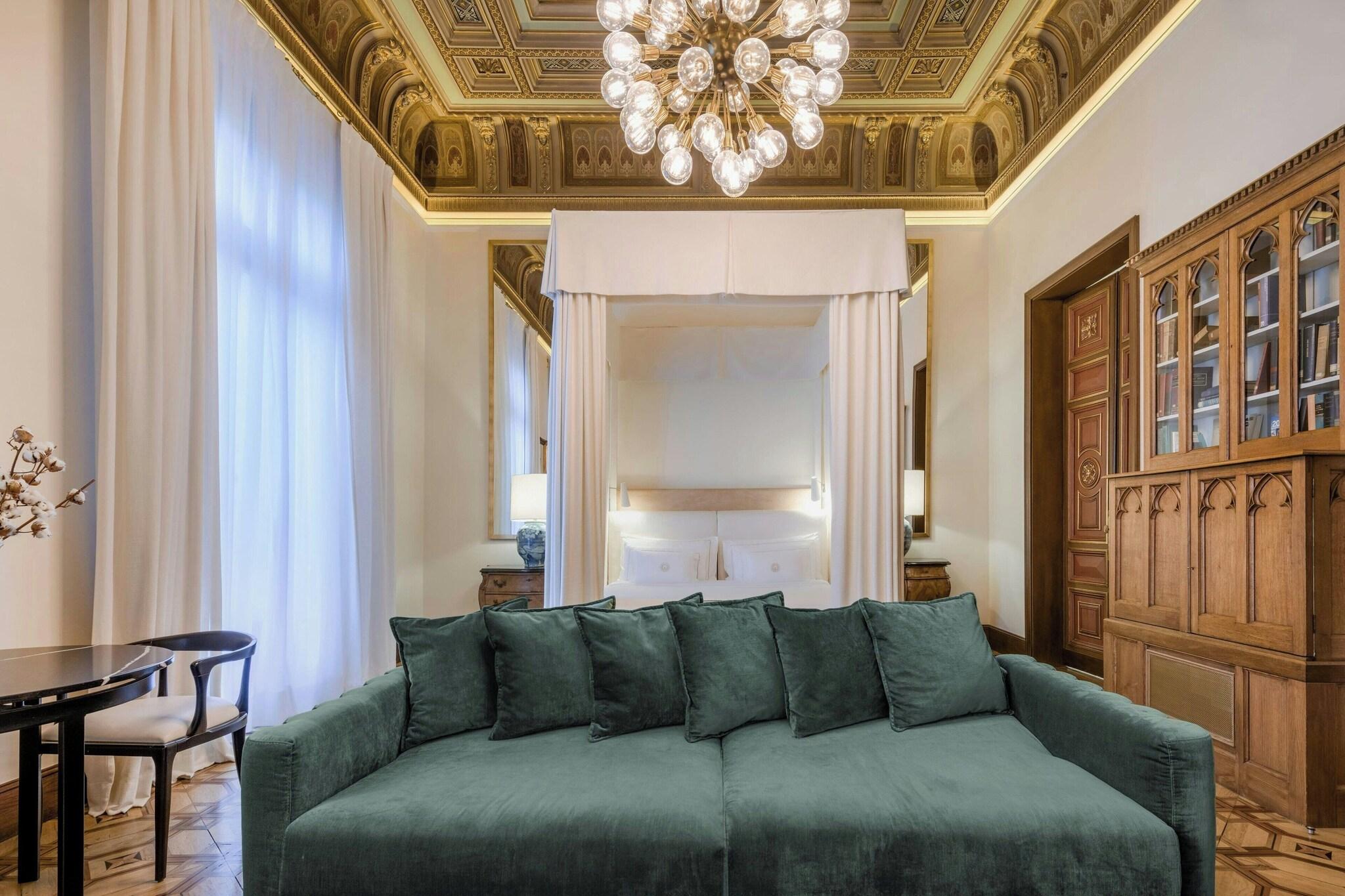 Suite City View King Bed