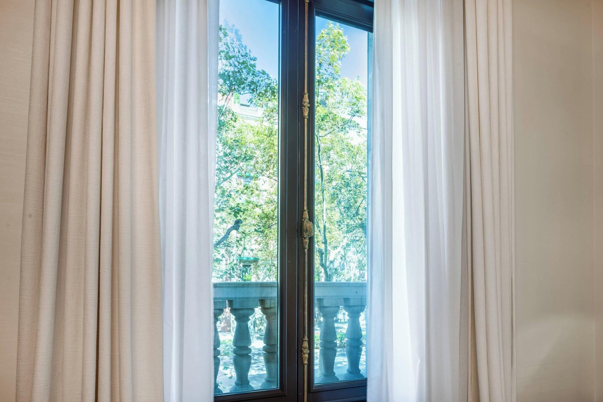 Suite City View King Bed