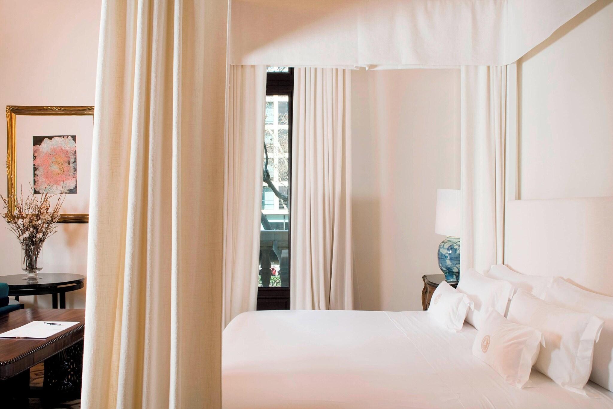 Suite City View King Bed