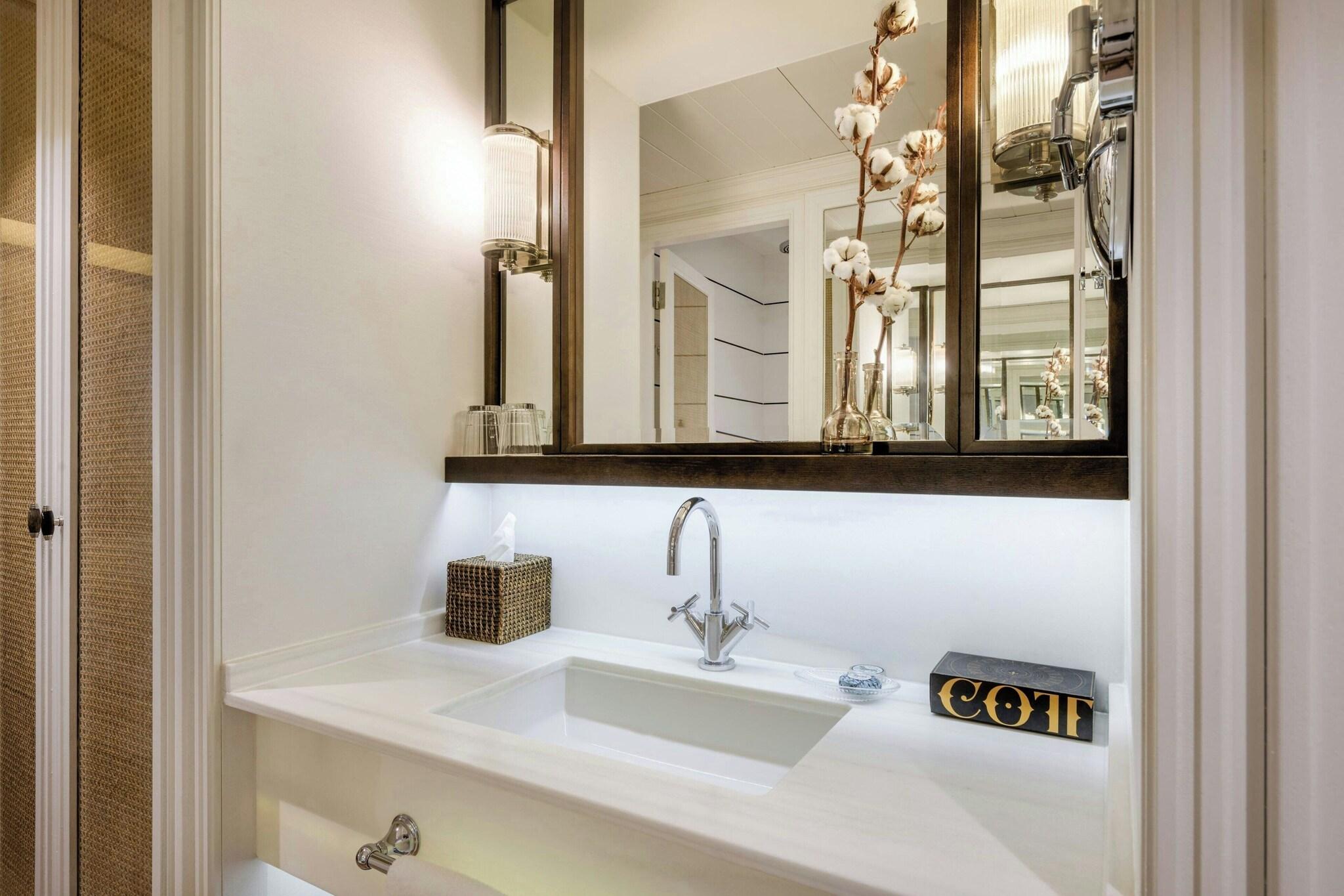 Twin Deluxe with Views