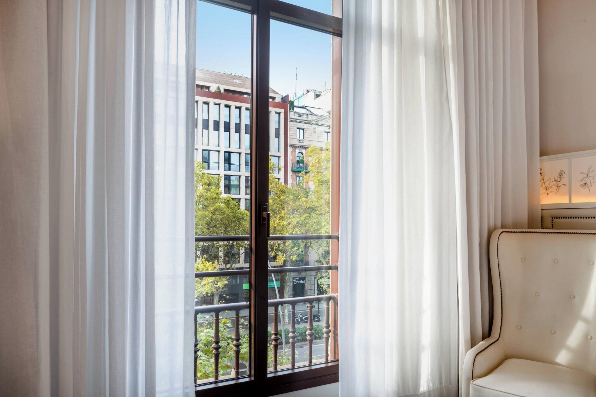 Double Deluxe Queen Bed