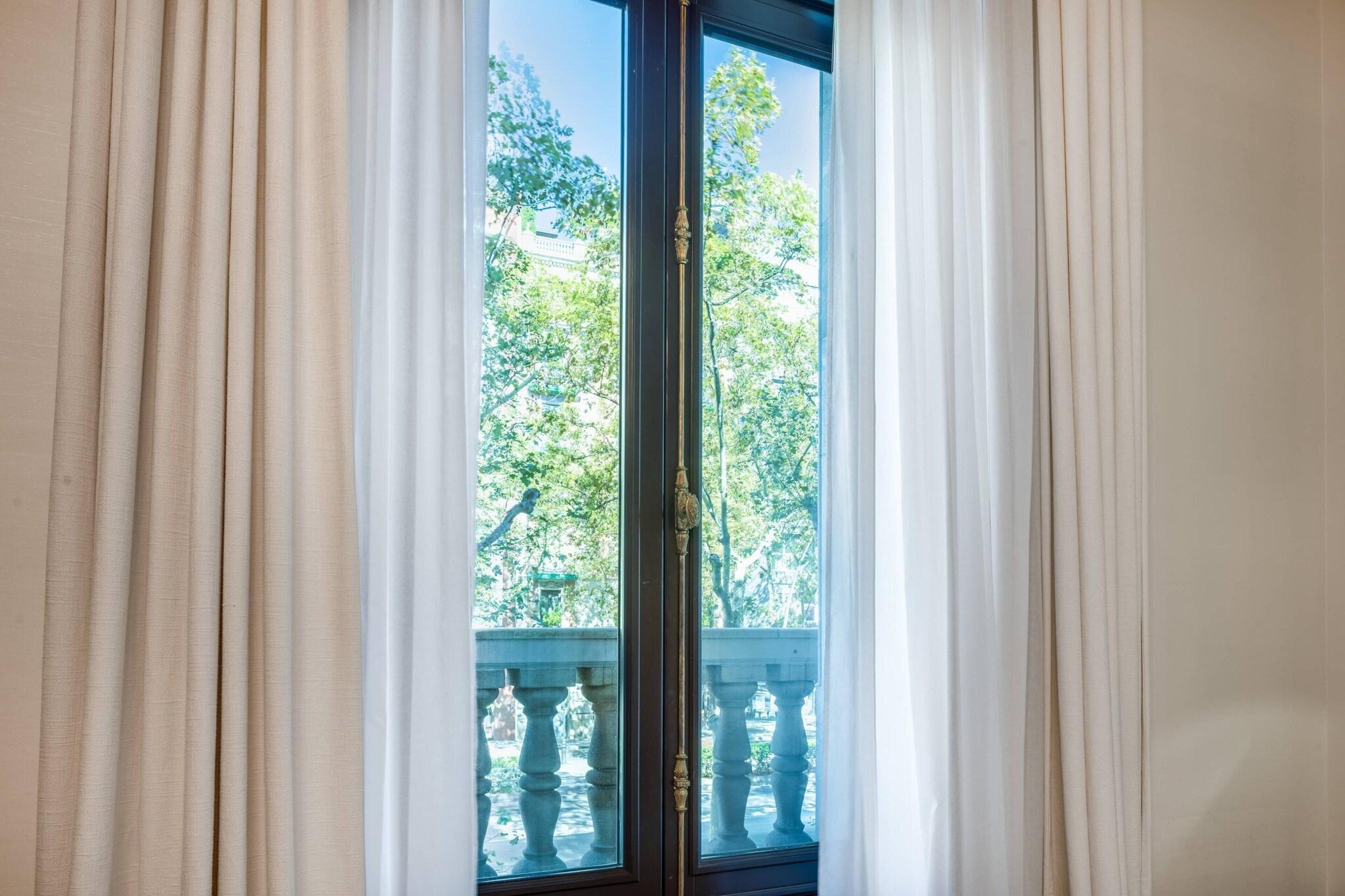 Suite City View King Bed