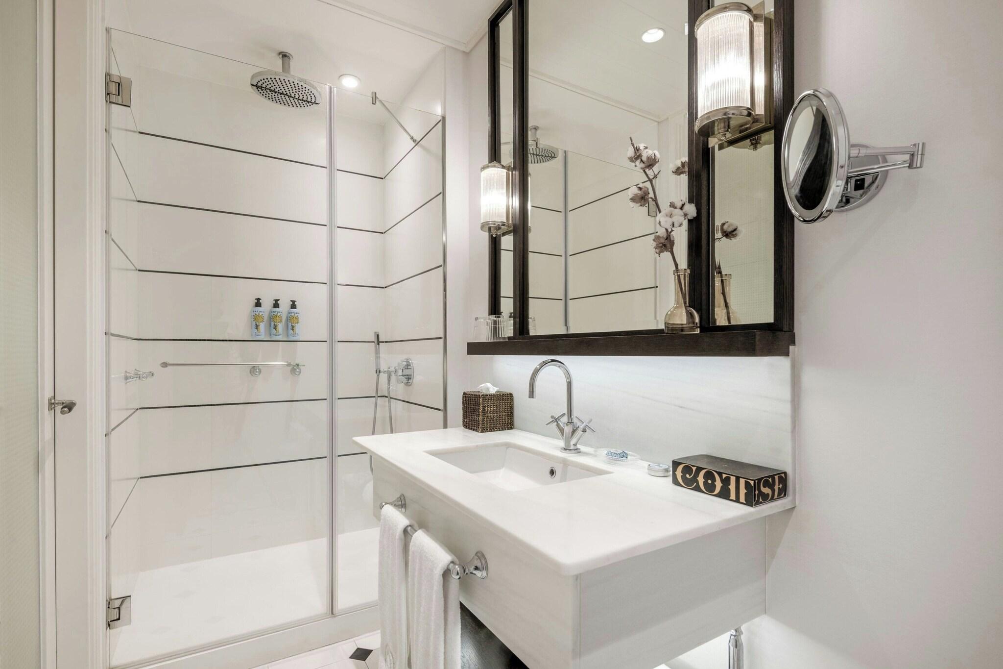 Double Queen Size Bed