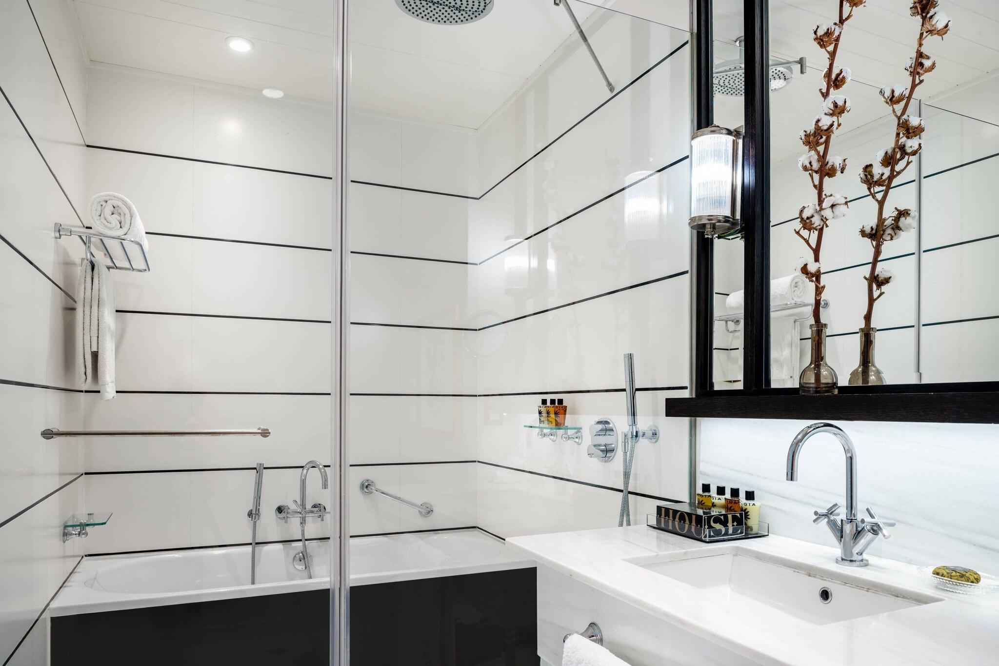 Junior Suite King Bed One Bedroom 