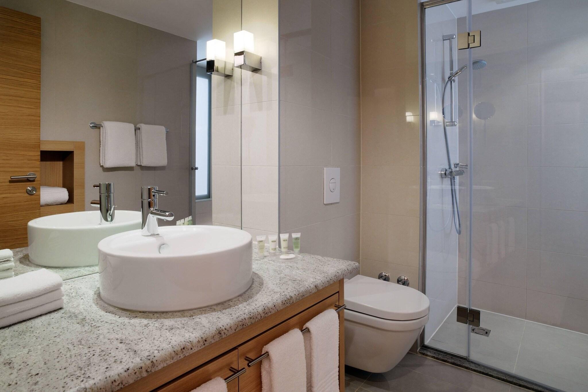 Studio City View King Bed