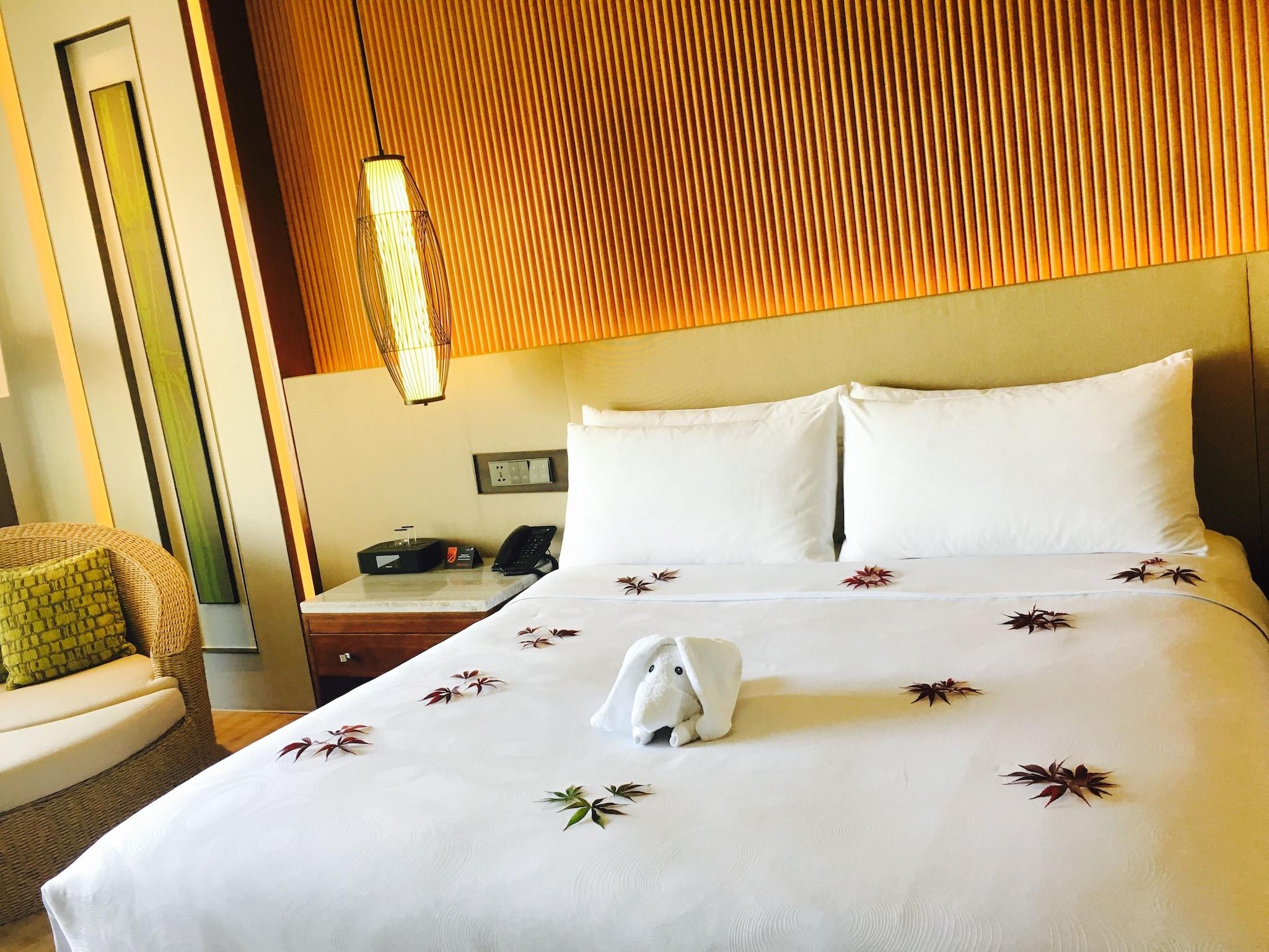 Double Garden View King Bed