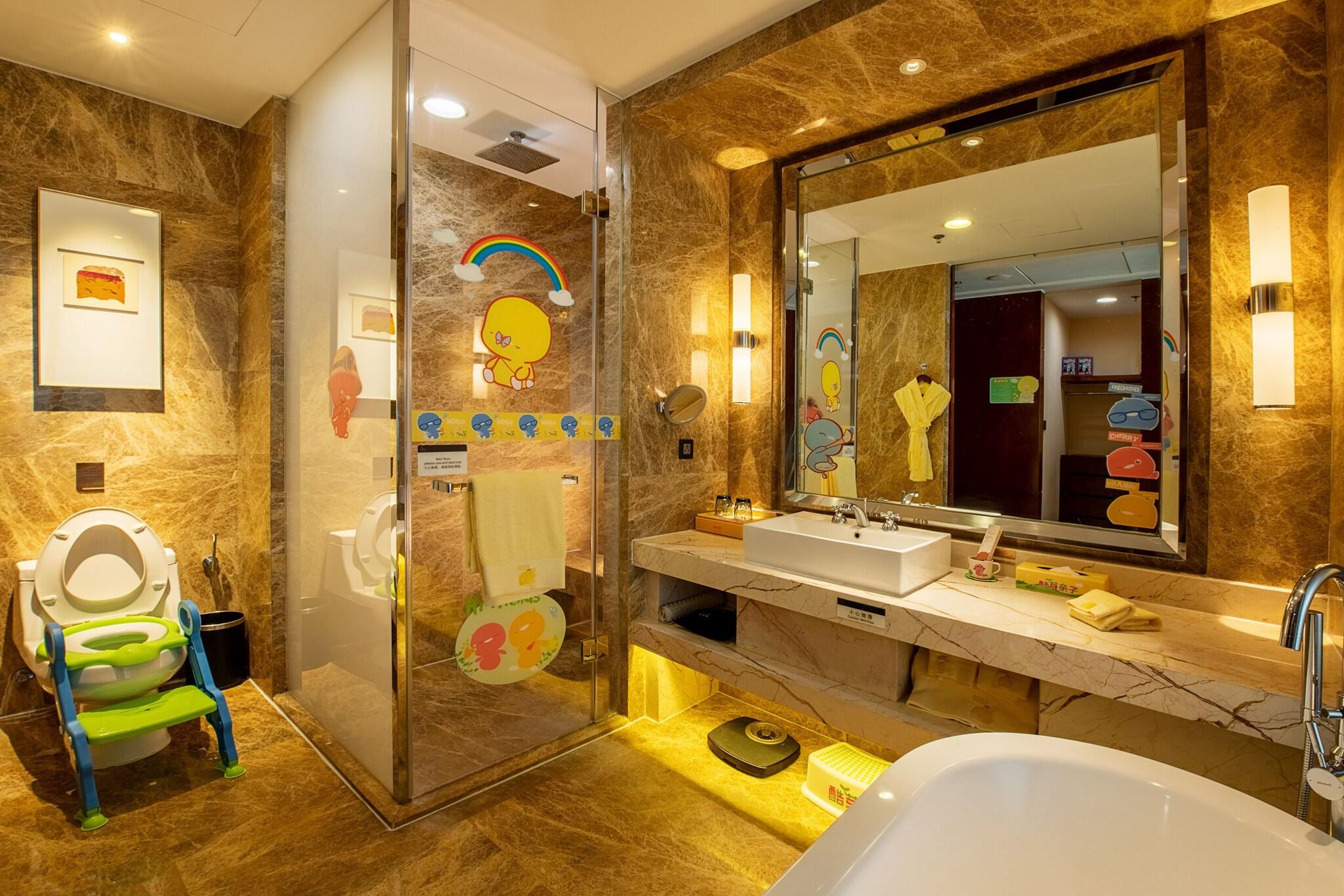 Family Room Queen Size Bed