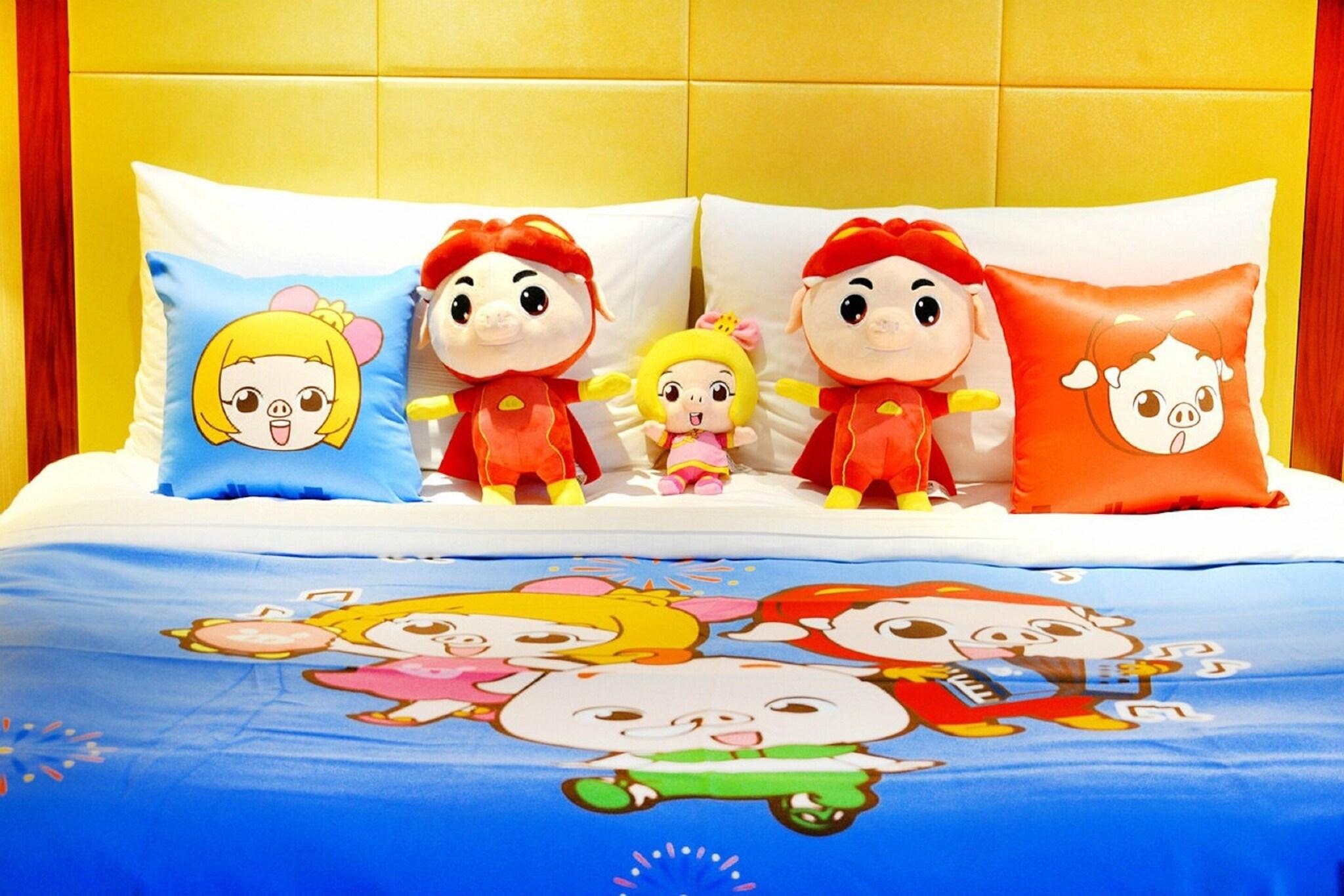 Family Room Queen Size Bed