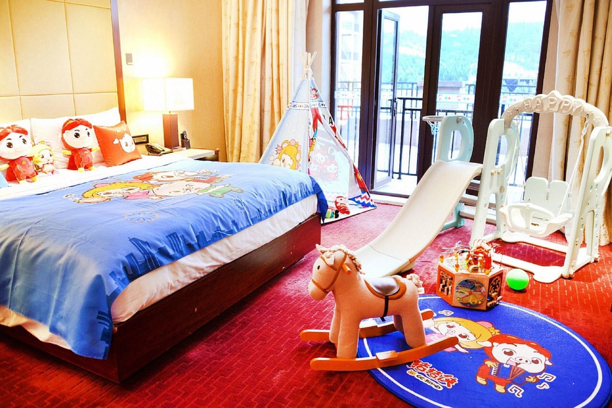 Family Room Queen Size Bed