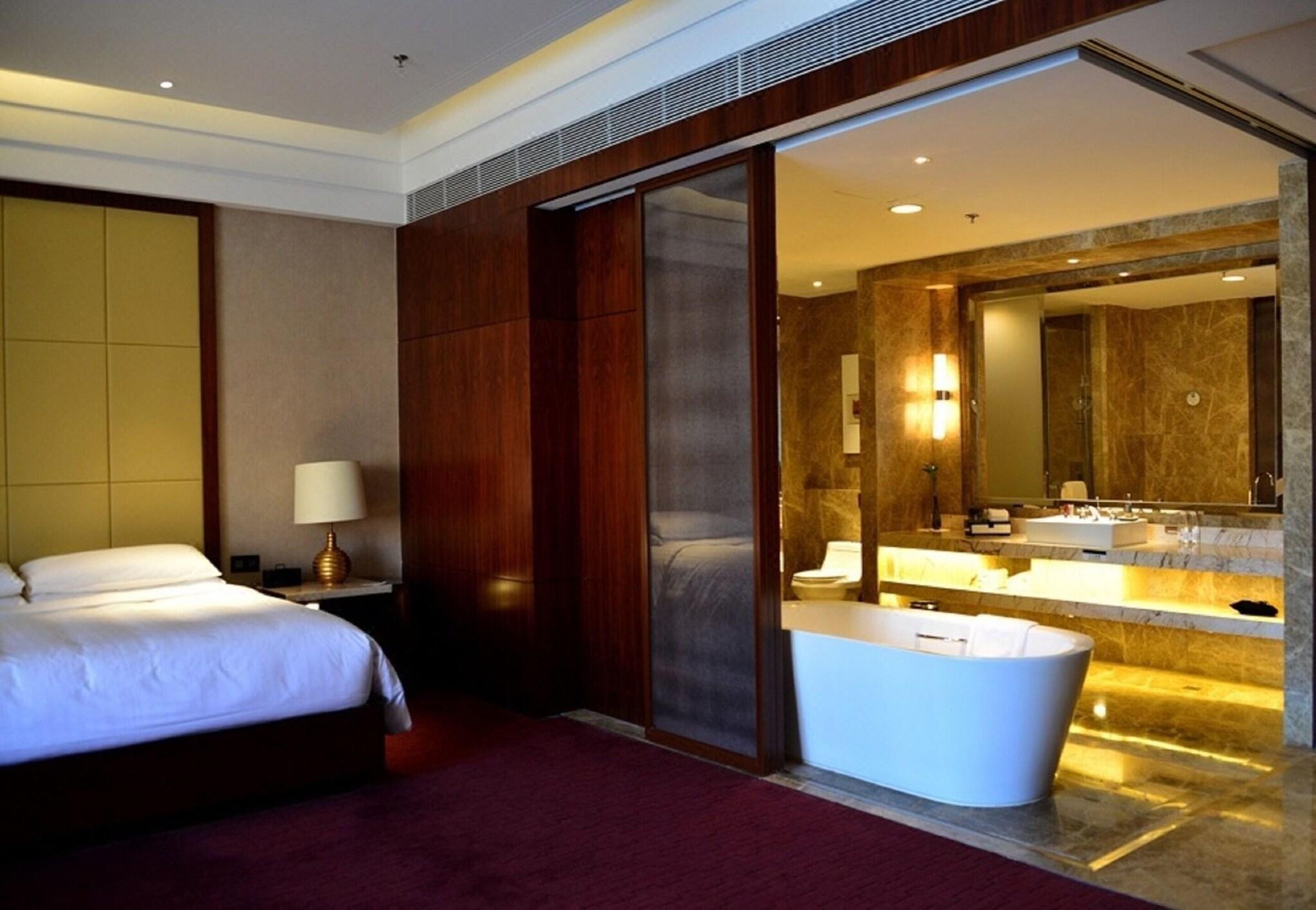 Double Deluxe Queen Bed