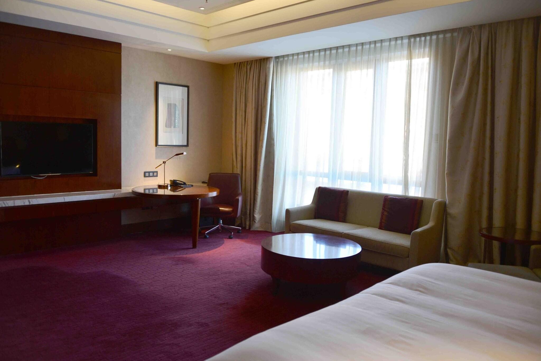 Double Business Queen Bed