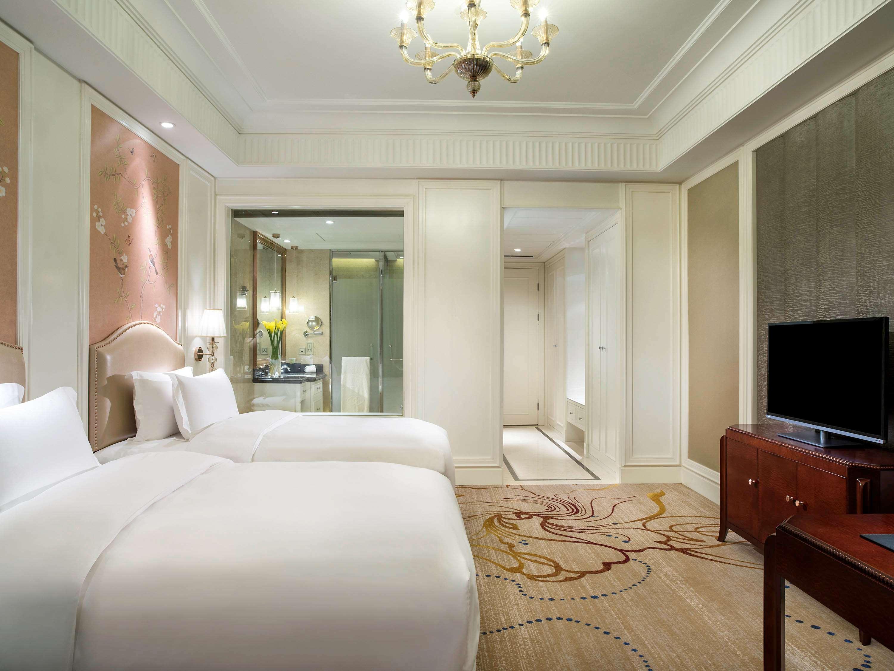 Twin Luxury City View