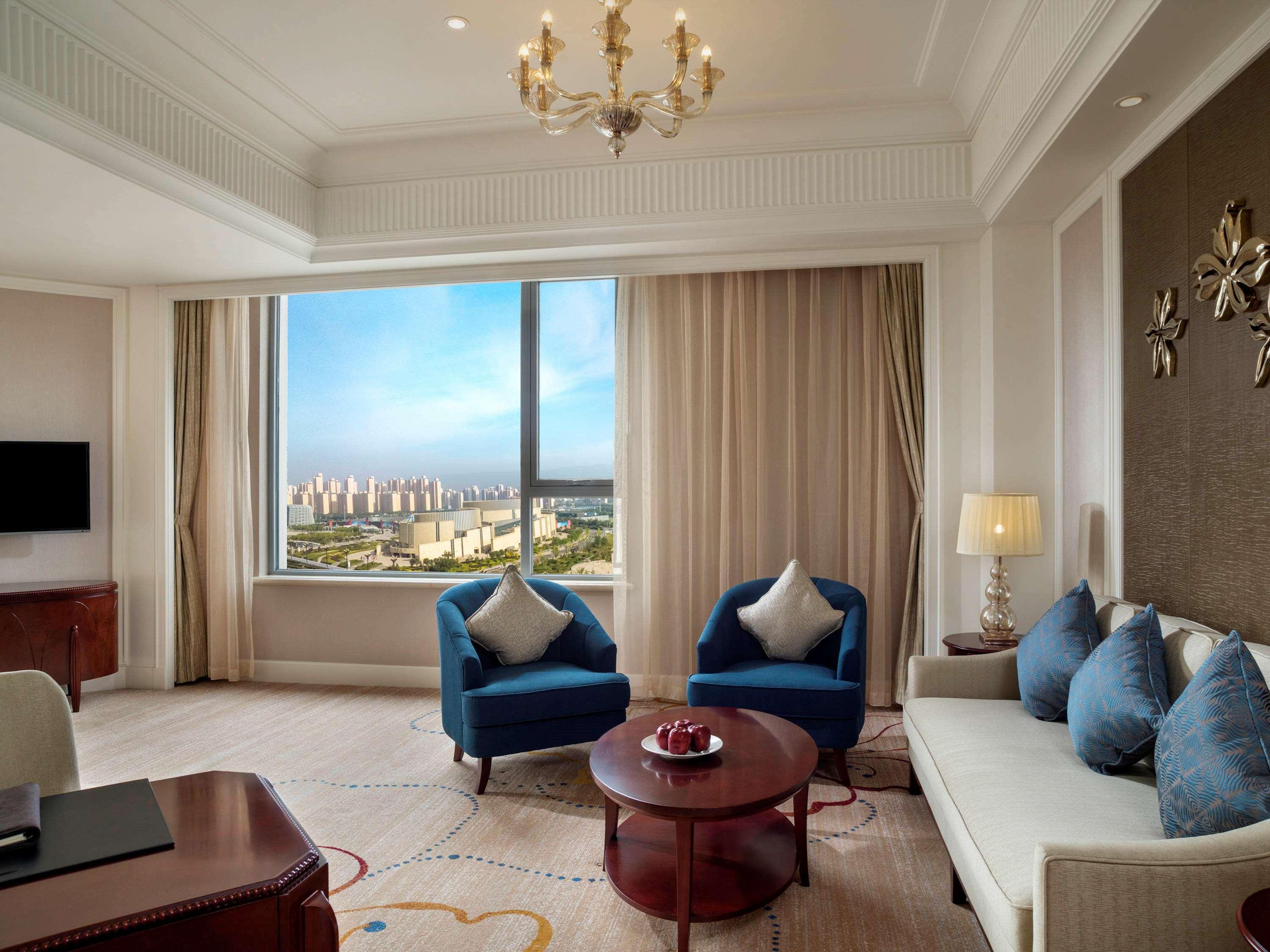 Junior Suite Club King Bed