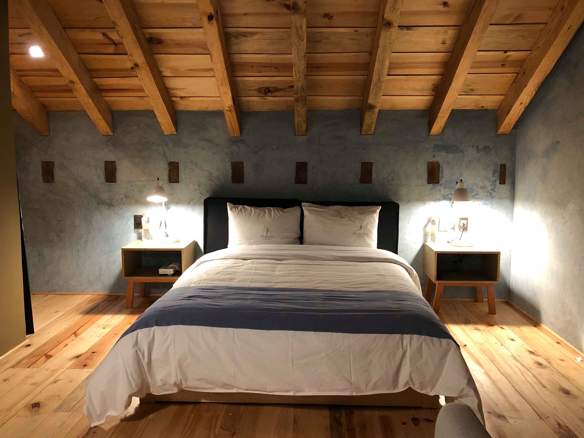 Apartment Queen Size Bed