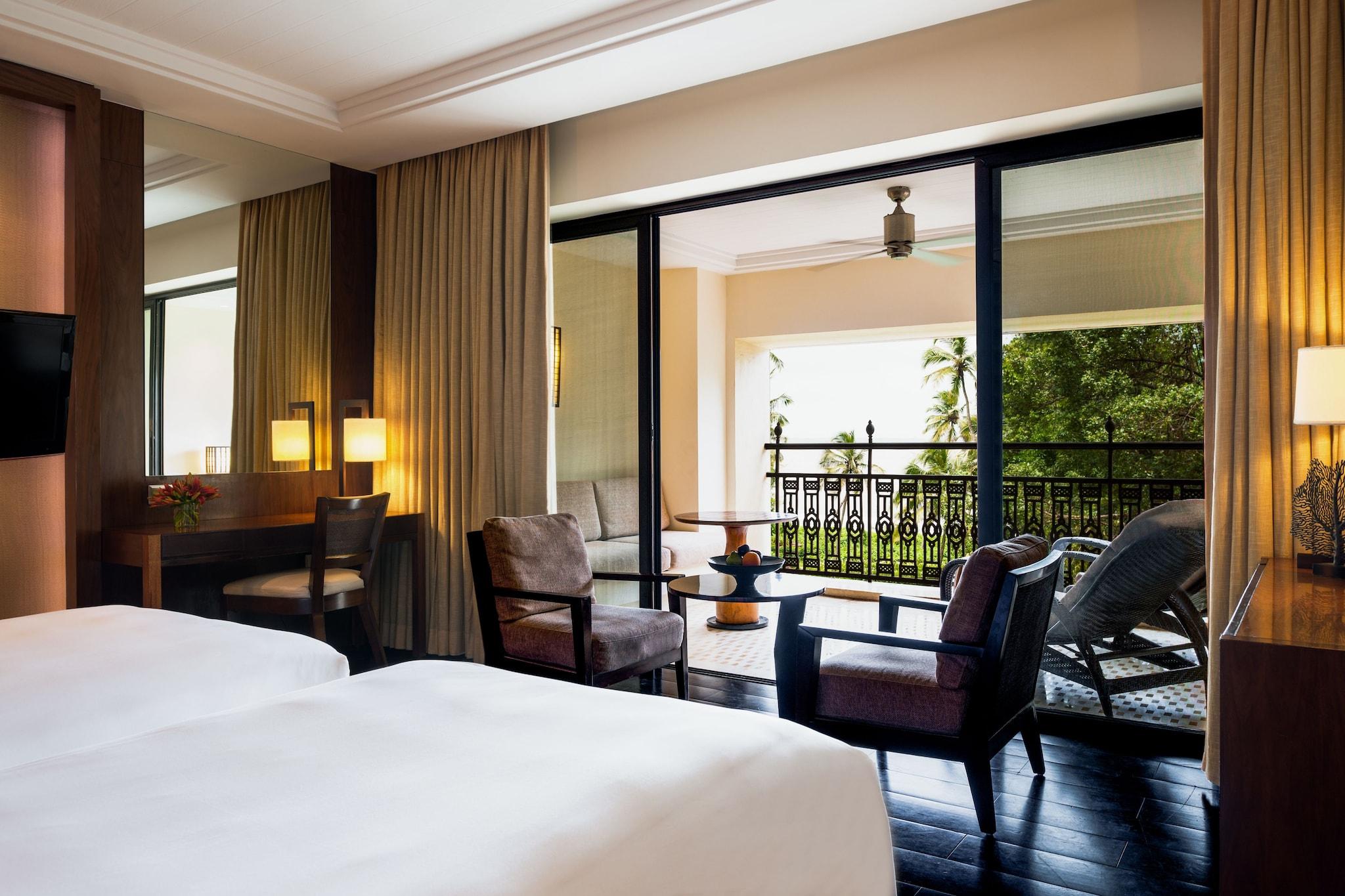 Twin Club with Views