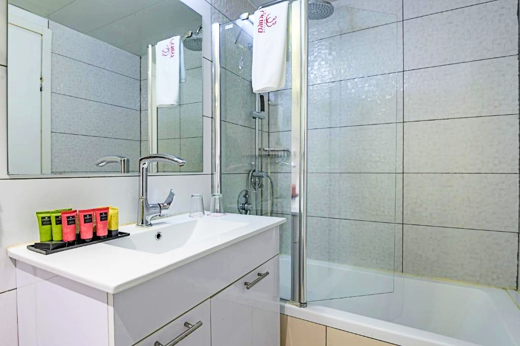 Double or Twin One Bed