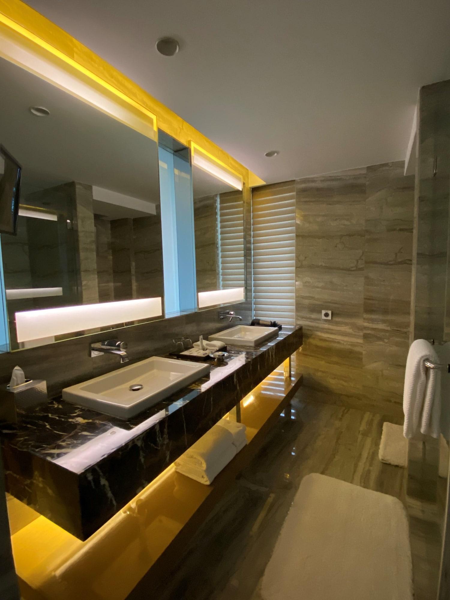 Double City View King Bed