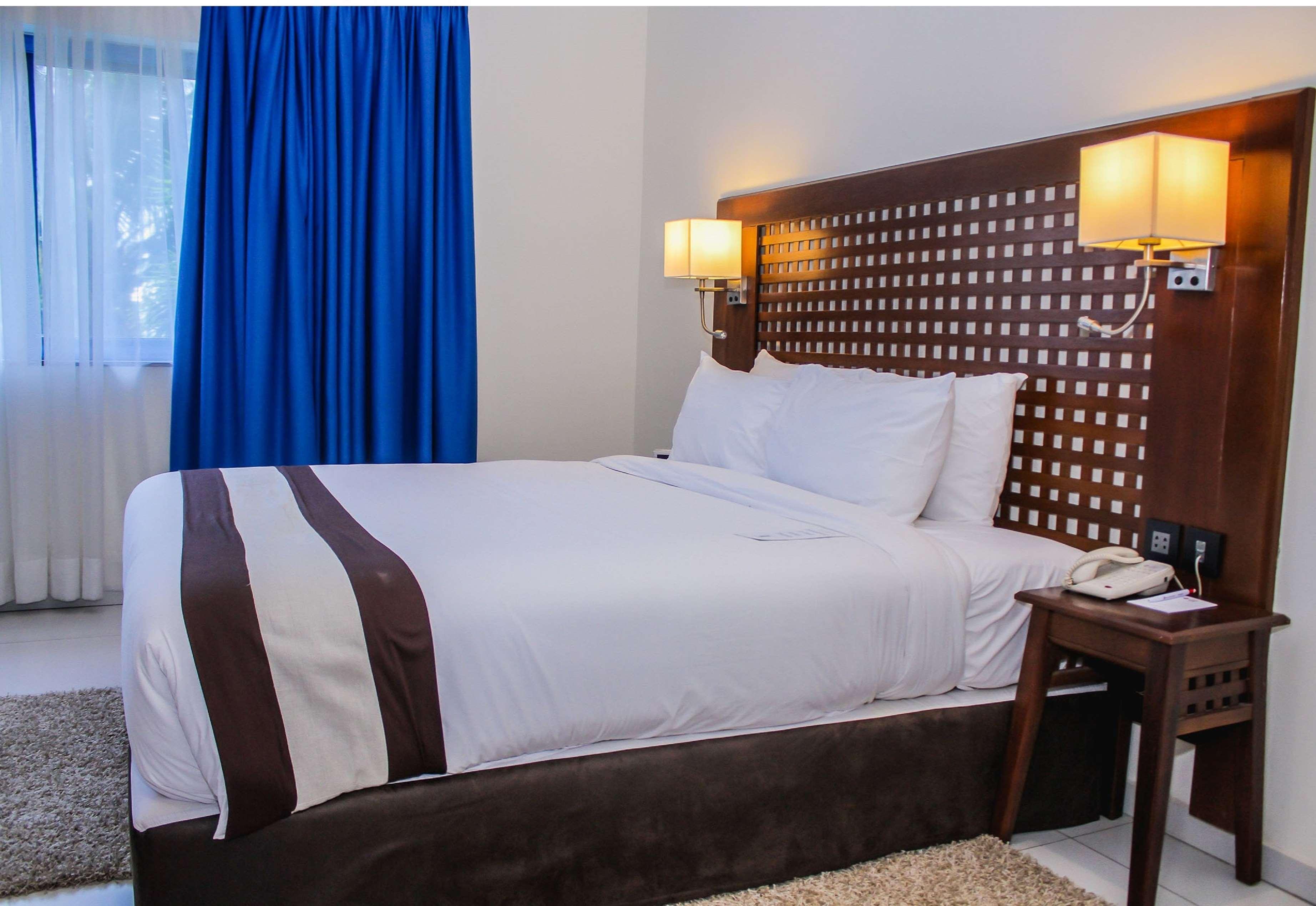 Bungalow Queen Bed Non Smoking