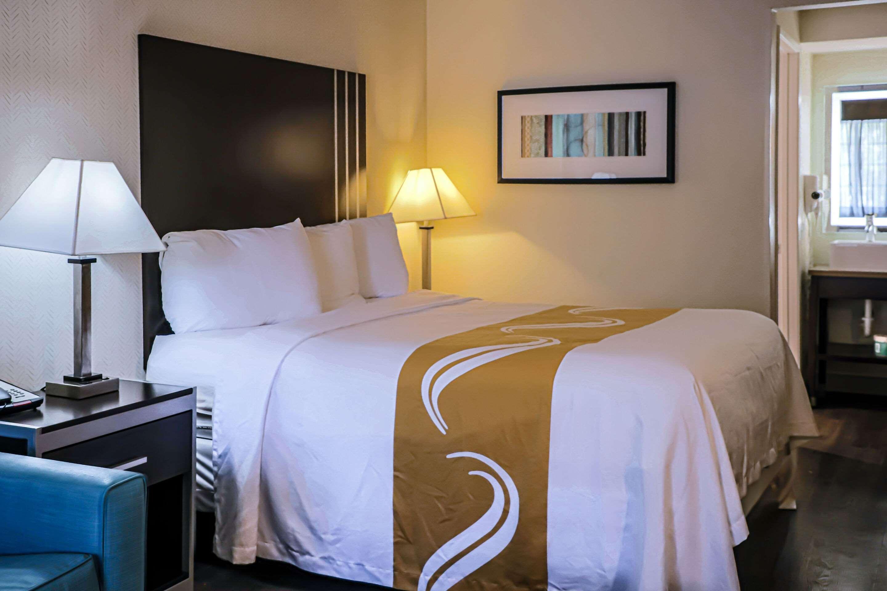 Suite Queen Size Bed