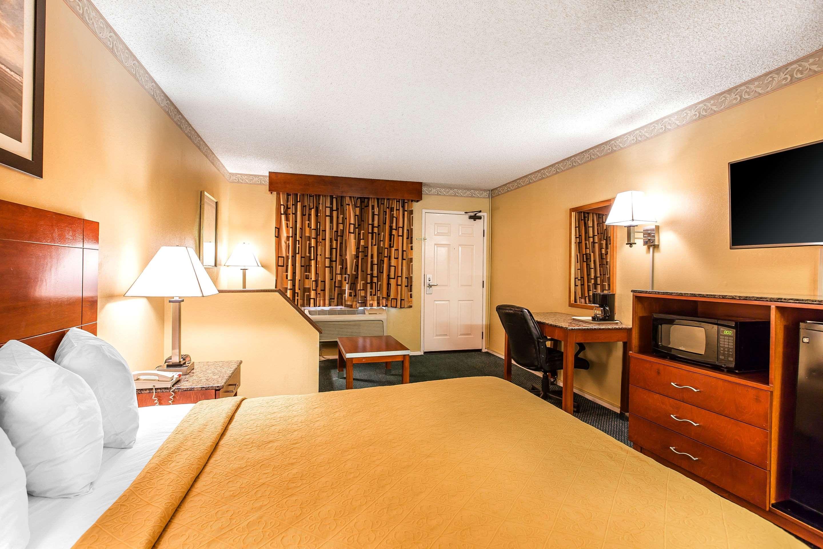 Suite Queen Size Bed