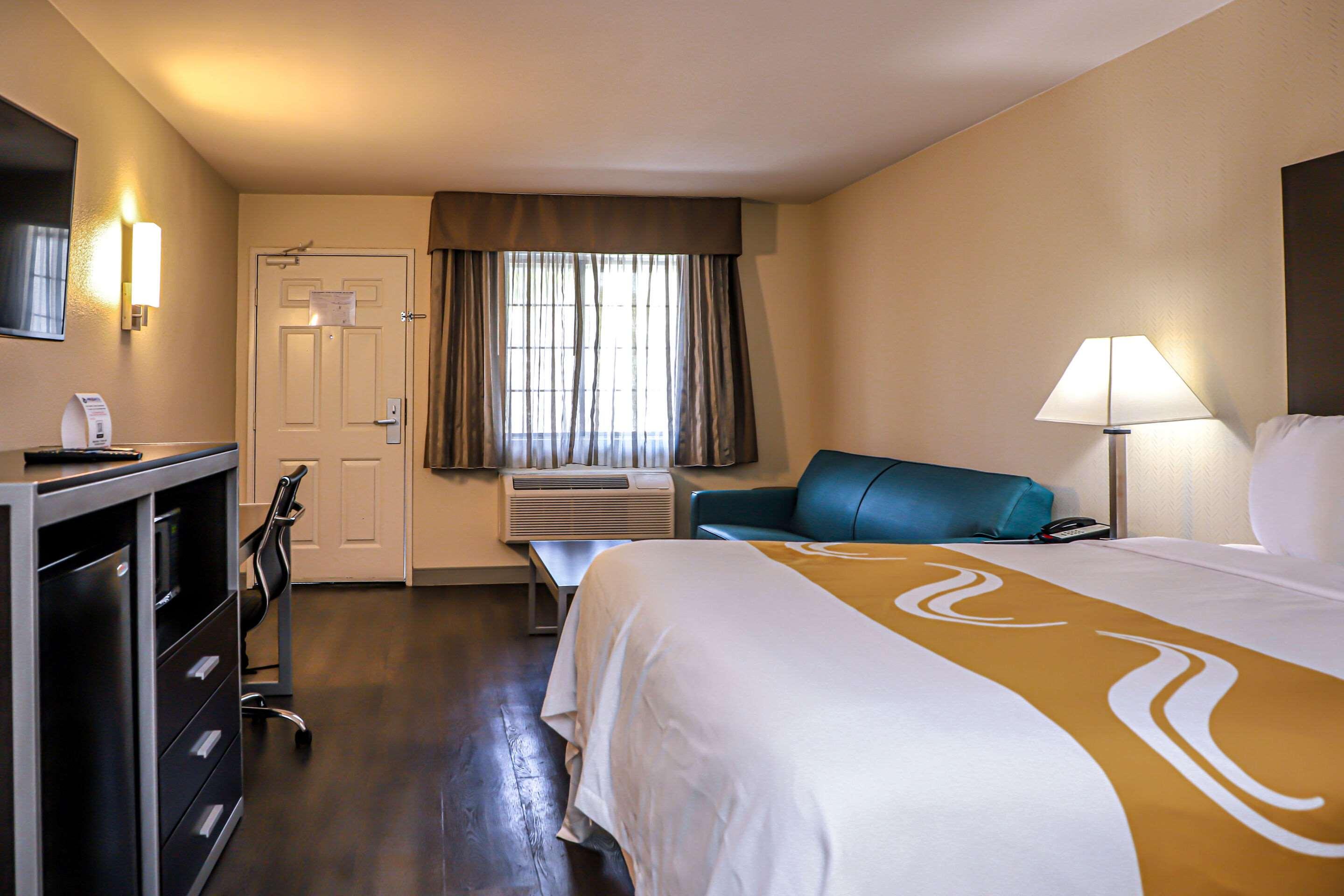 Suite Queen Size Bed