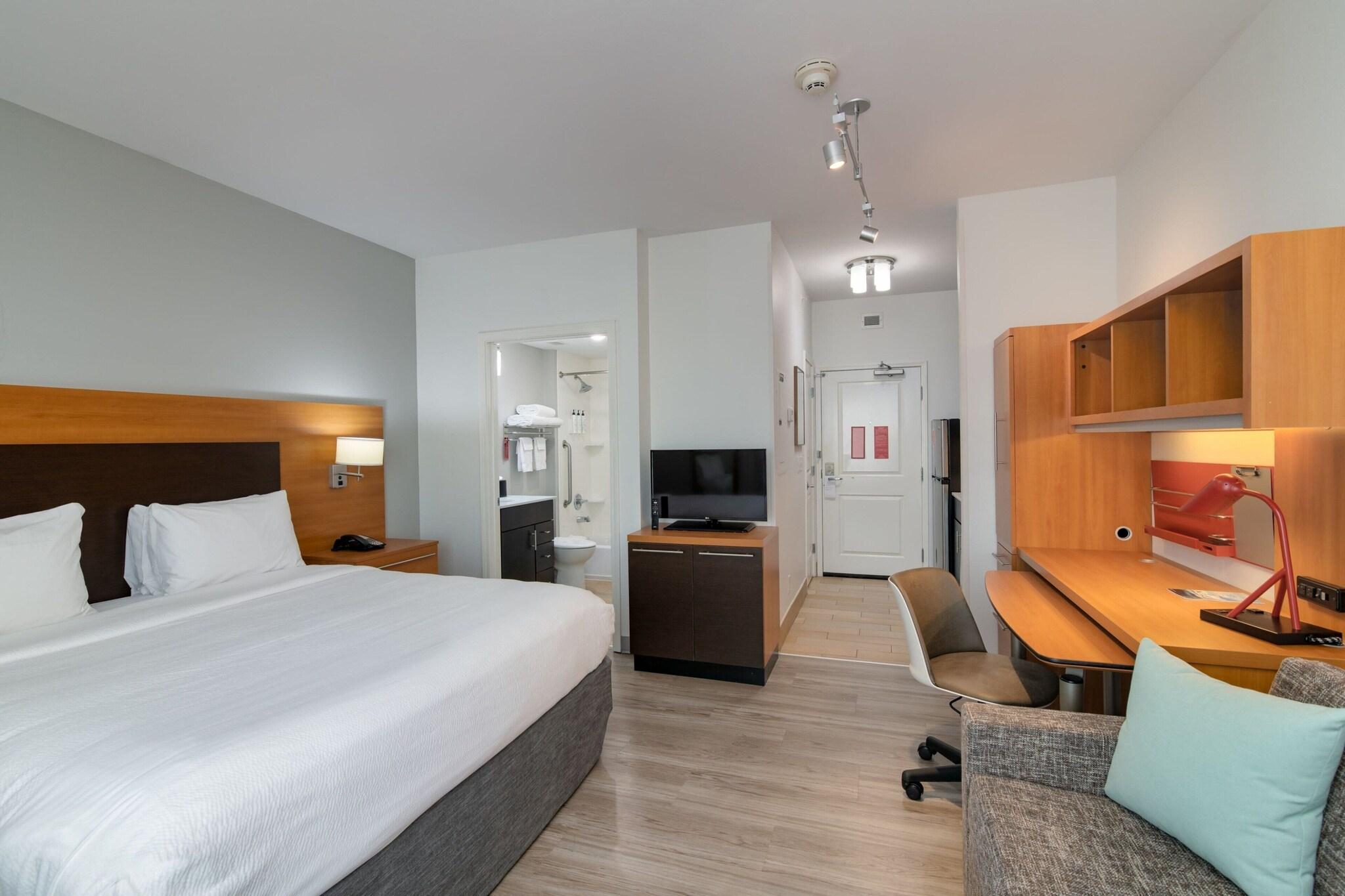 Studio Accessible King Size Bed