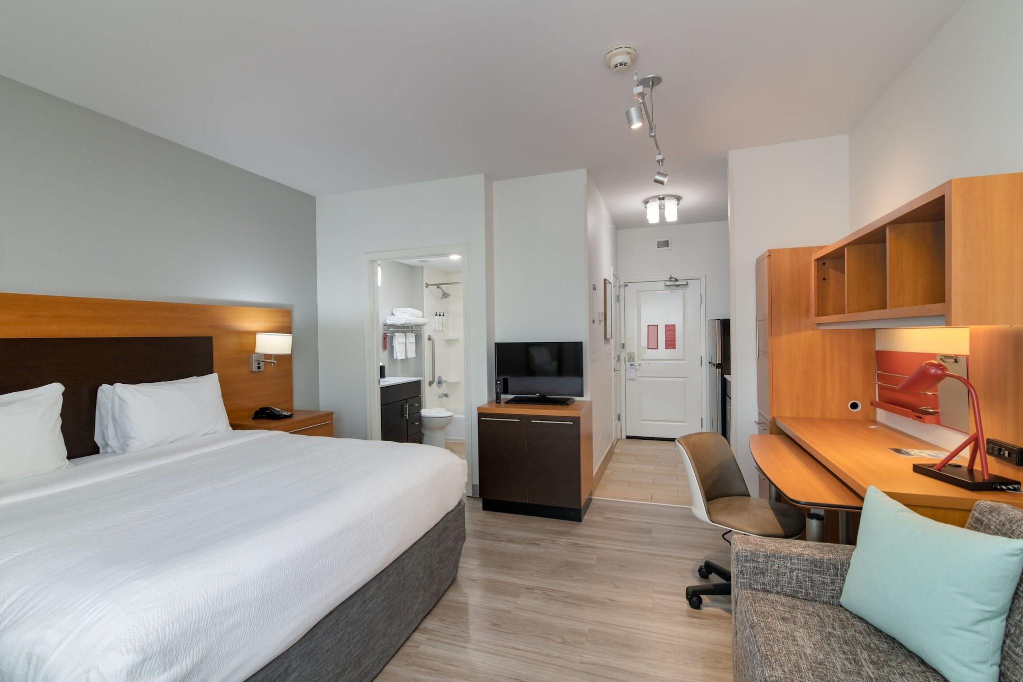 Studio Accessible King Size Bed