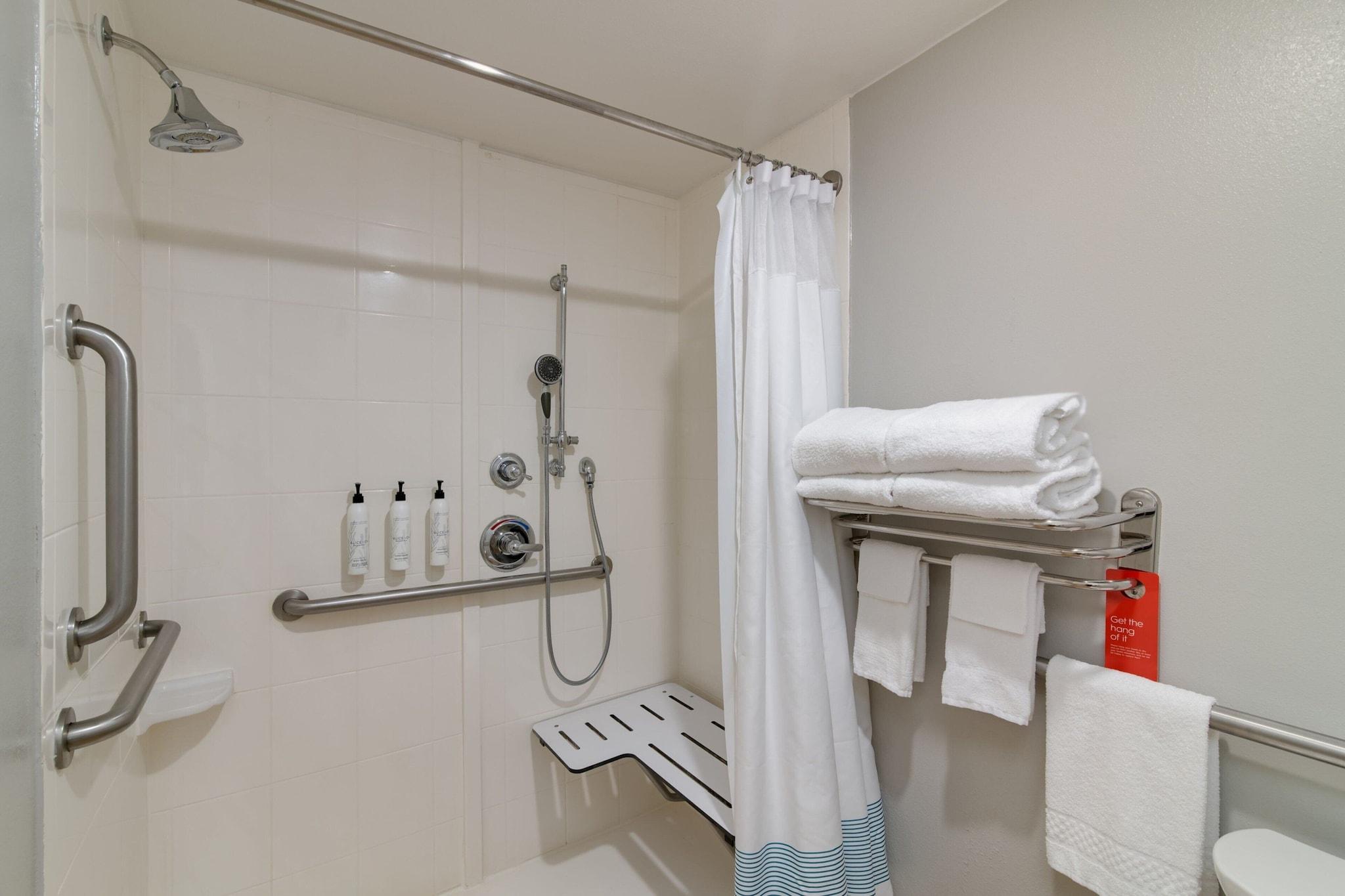 Studio Accessible King Size Bed