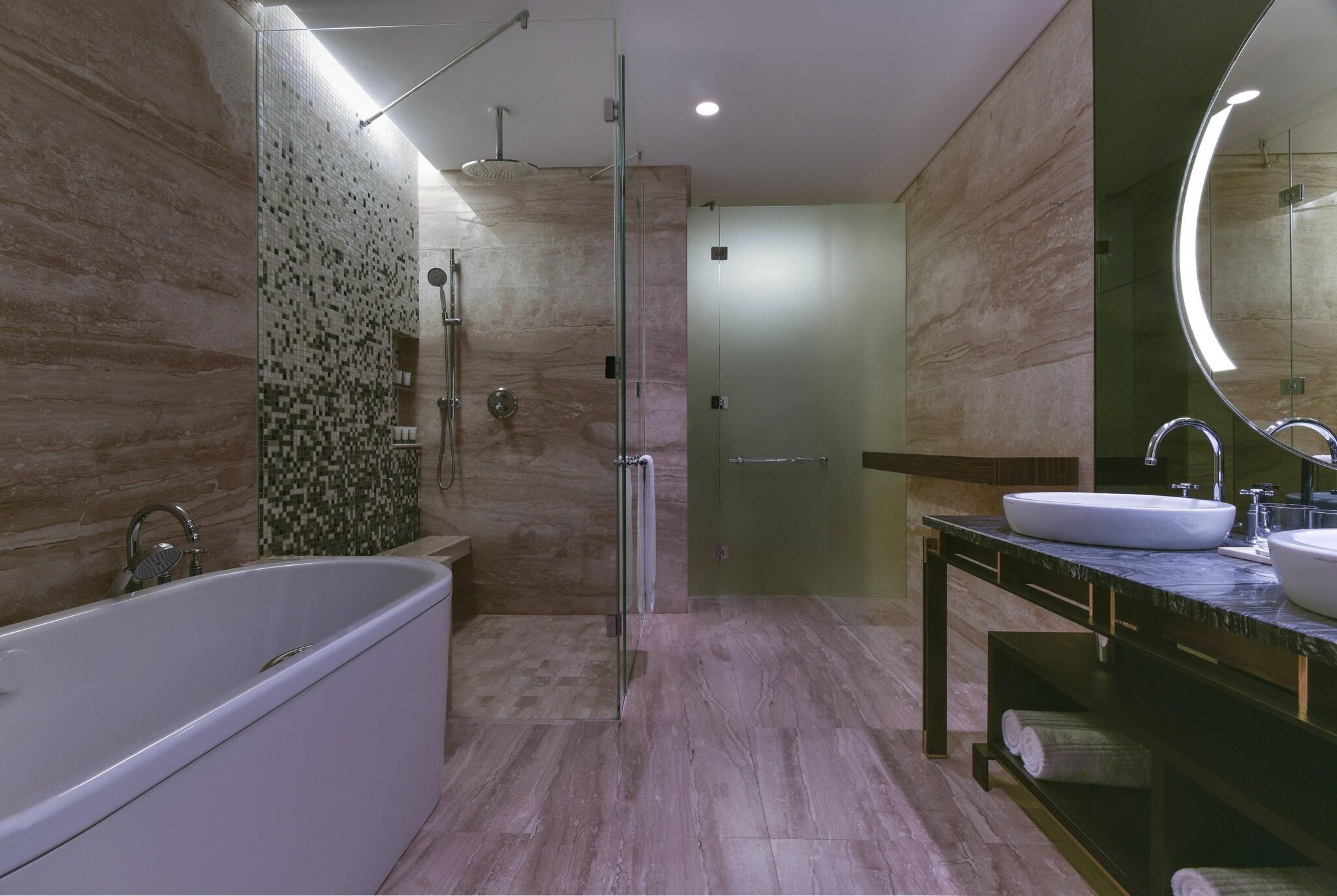 Studio King Bed Smoking