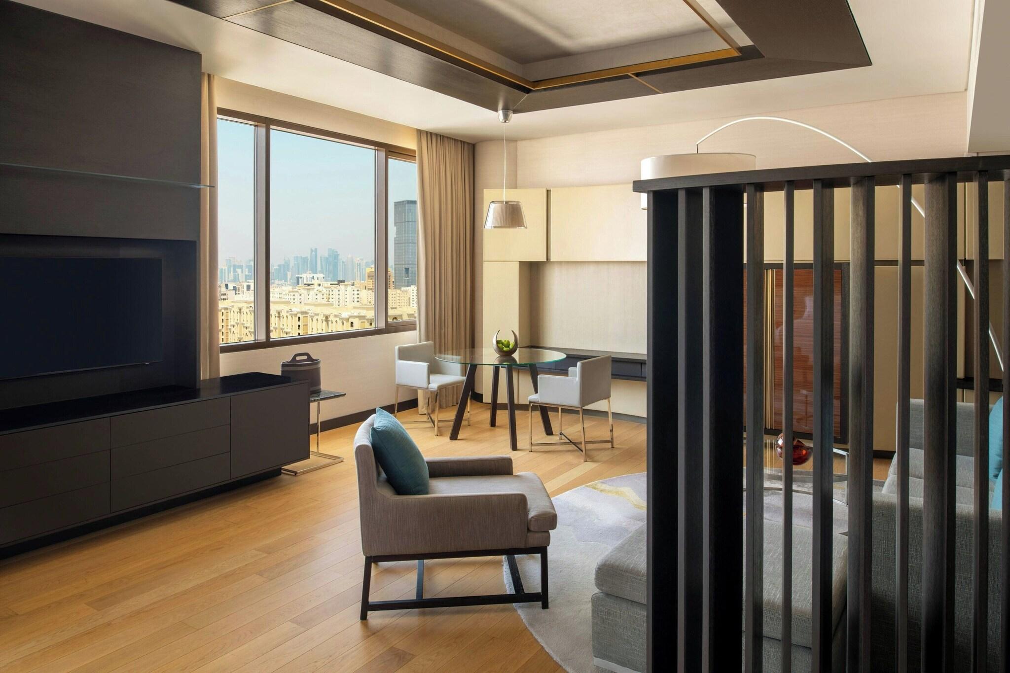 Studio King Bed Smoking