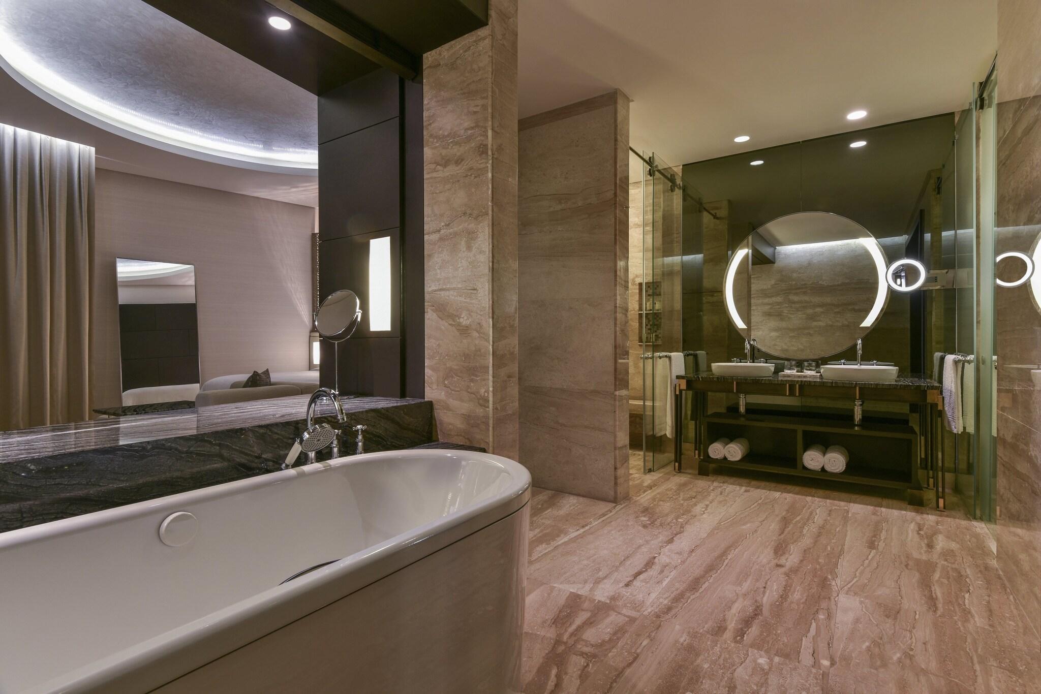 Suite King Bed Smoking