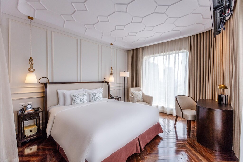 Double Deluxe City View King Bed