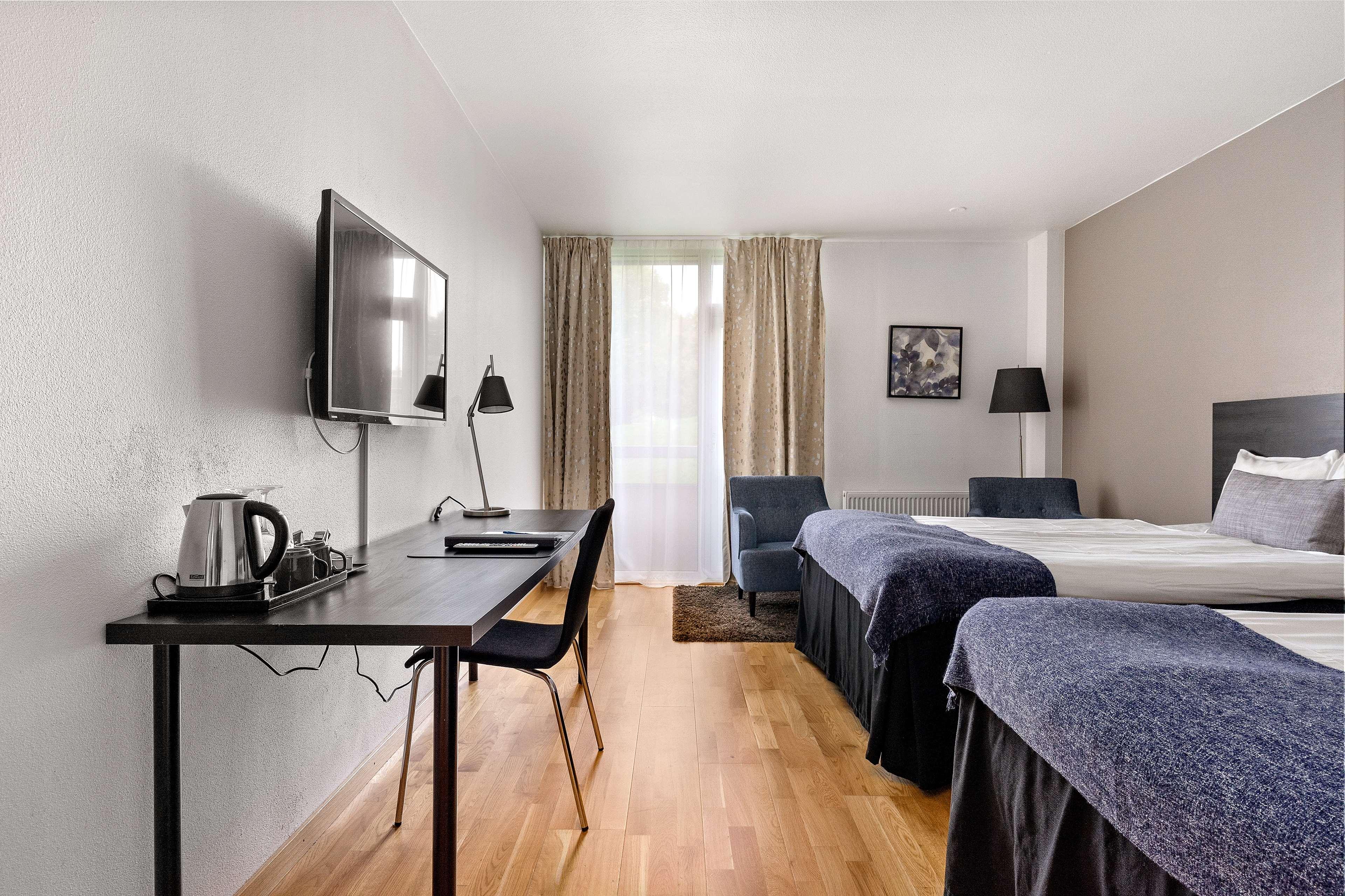 Double Queen Size Bed