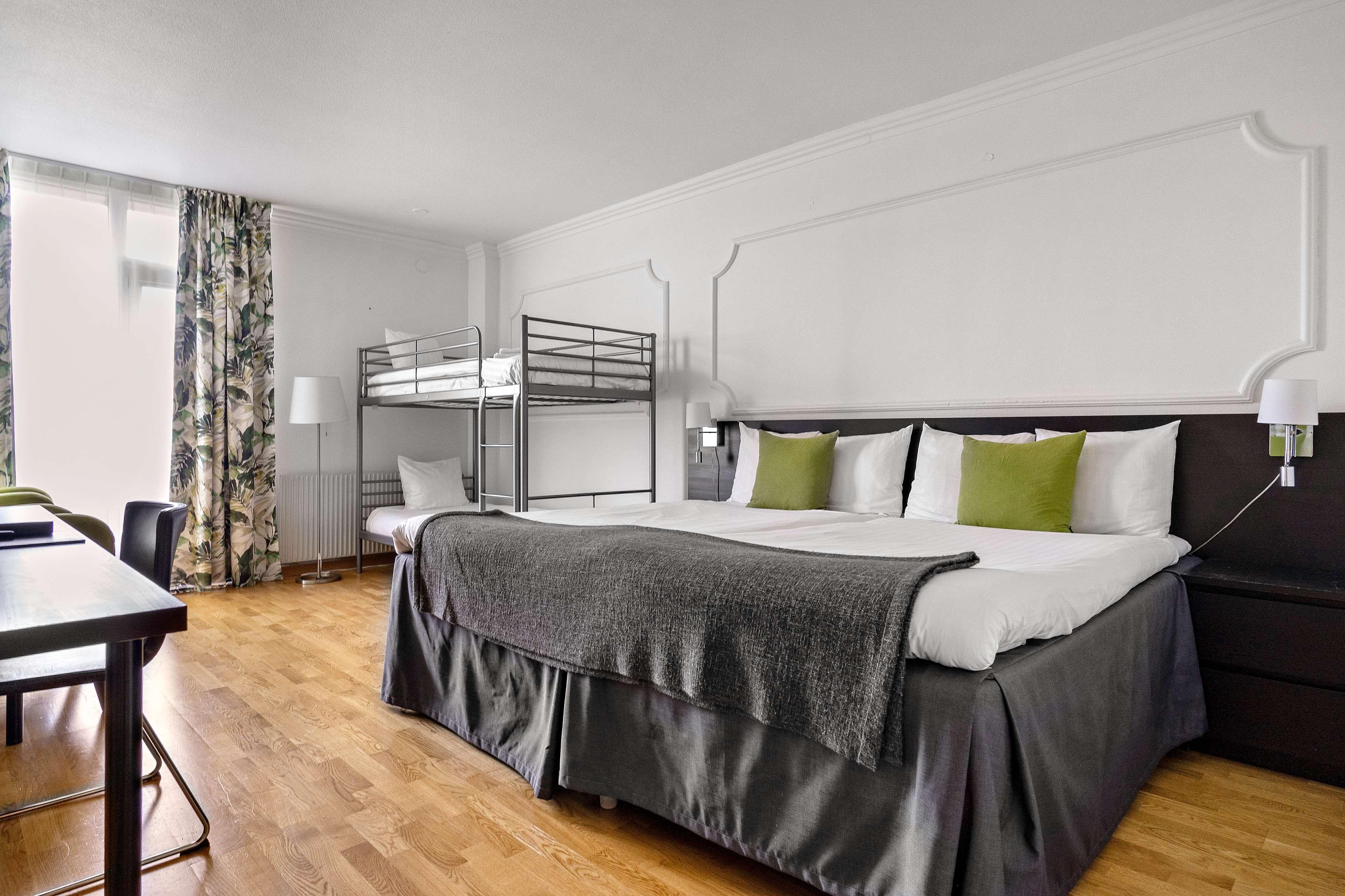 Family Room Queen Bed Non Smoking