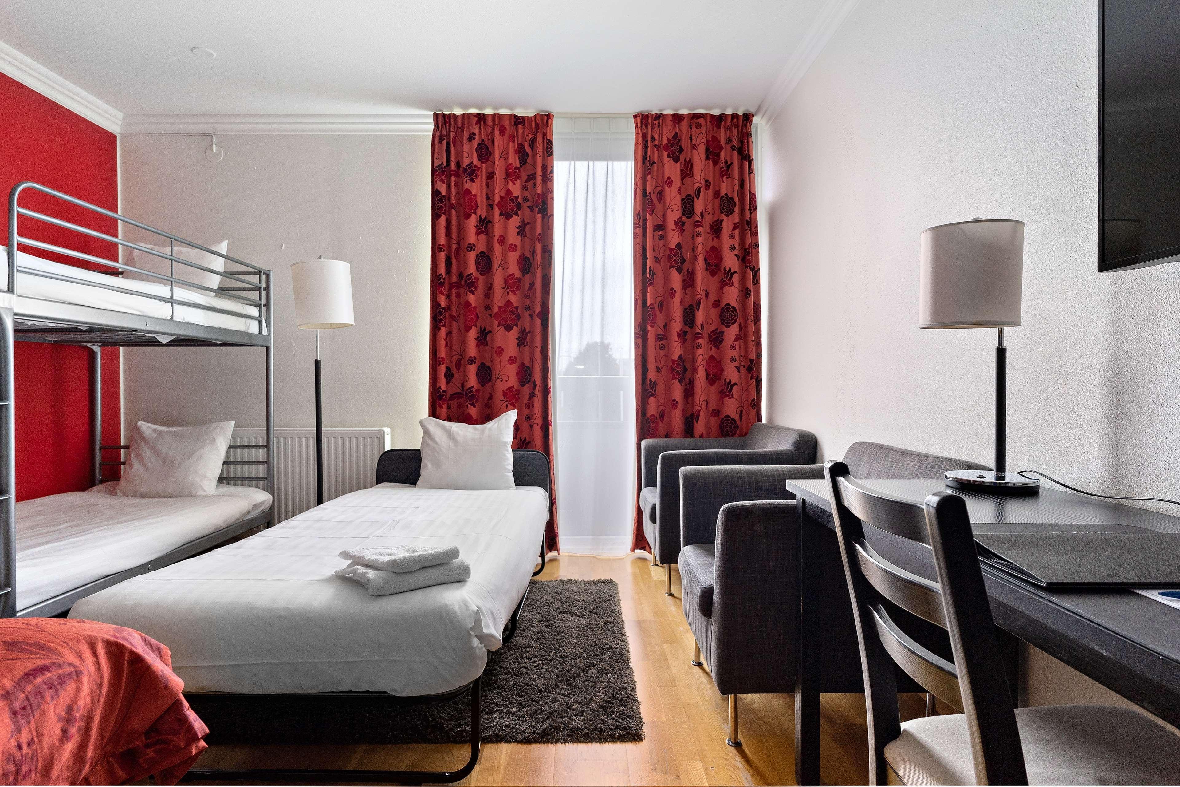 Family Room Queen Size Bed