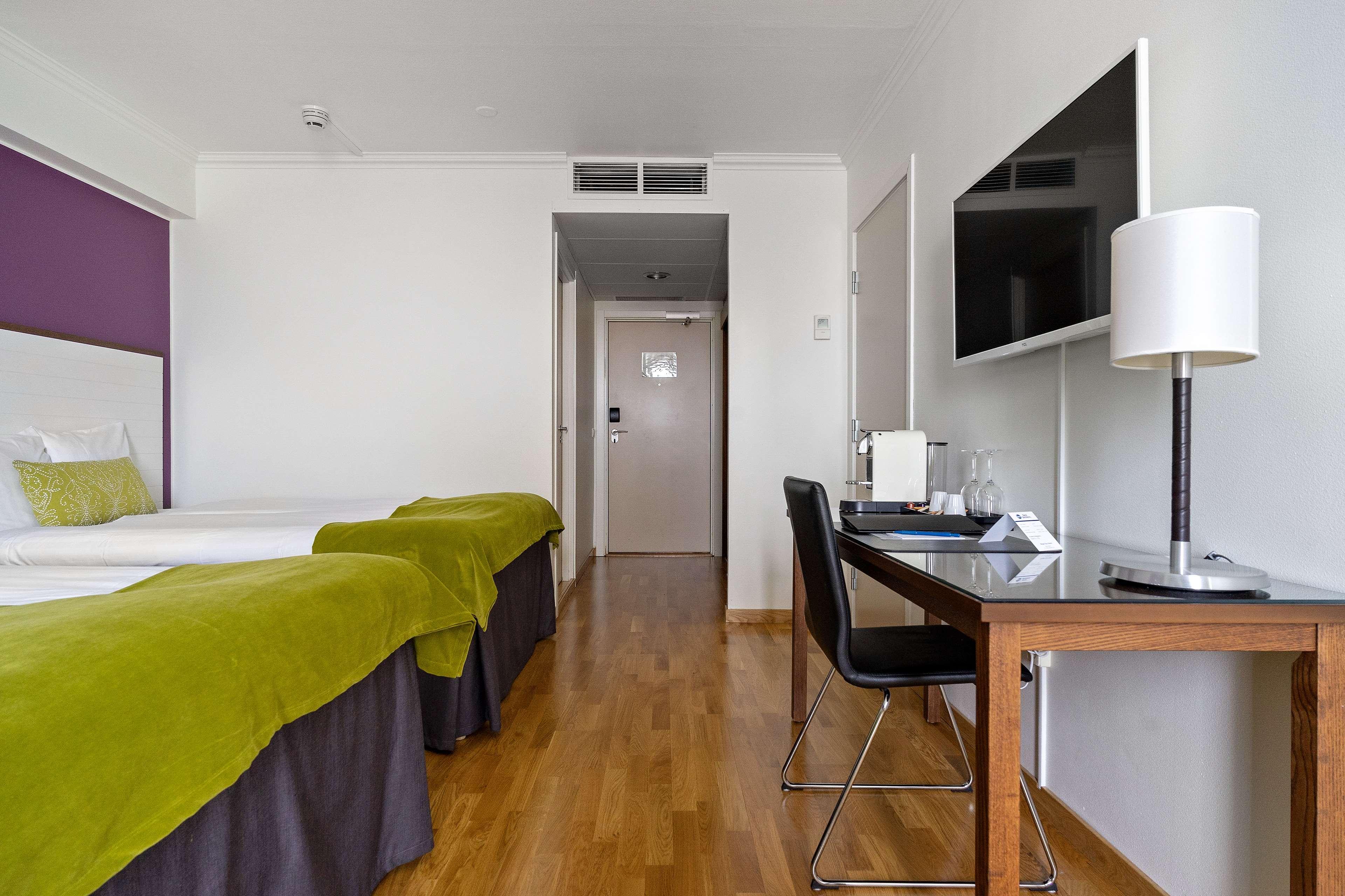 Double Deluxe Queen Bed