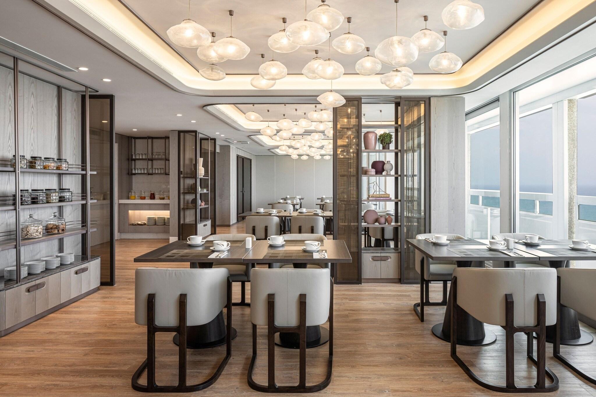 Suite King Bed One Bedroom 