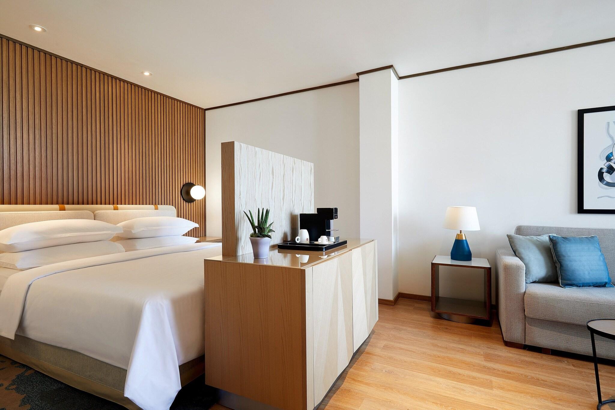 Junior Suite King Bed One Bedroom 