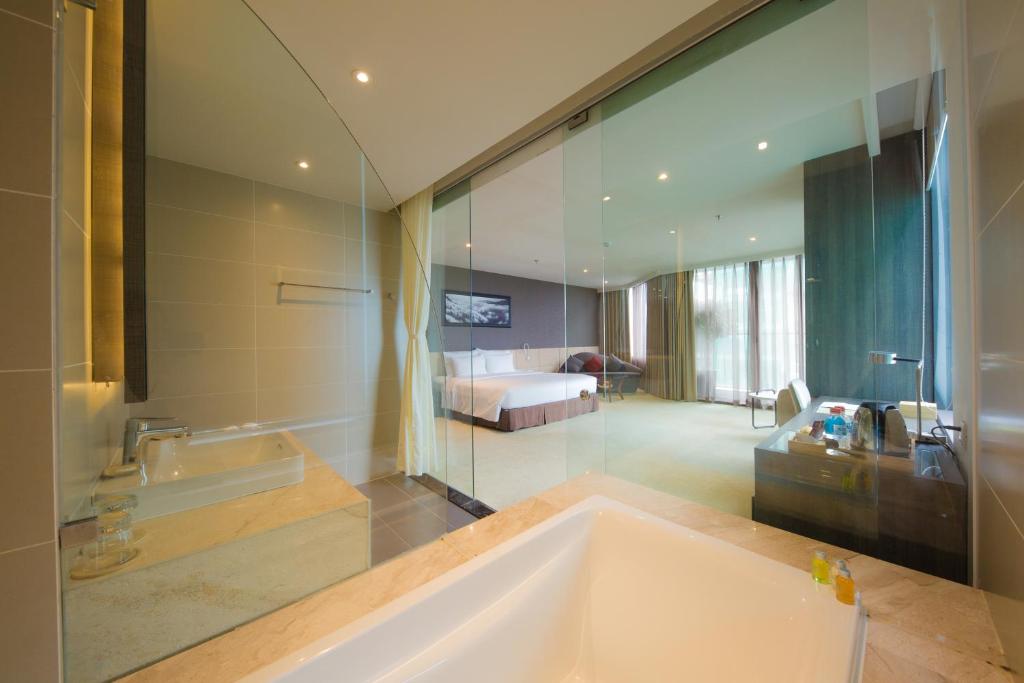 Suite Ocean View with Balcony