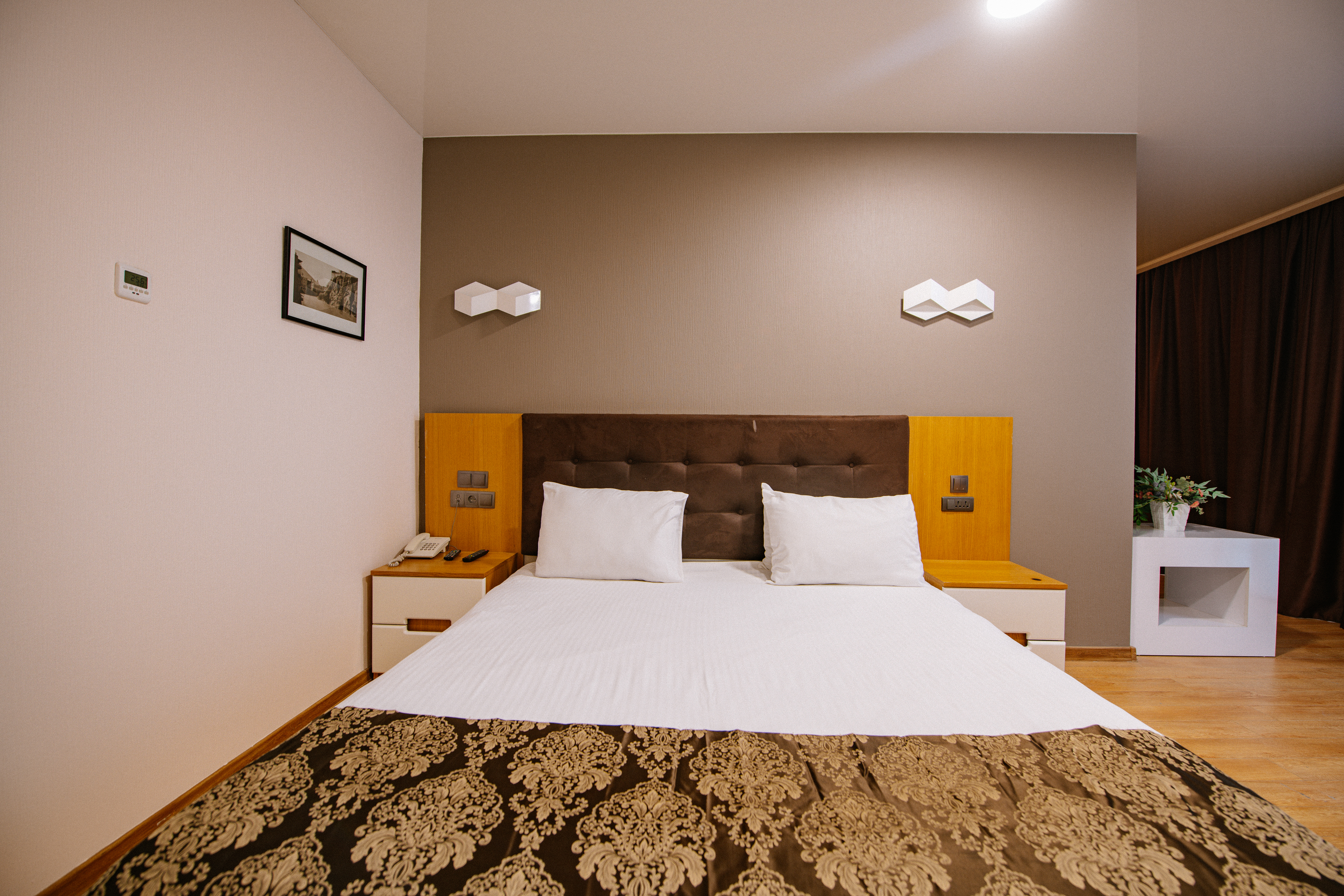 Double Deluxe One Bed