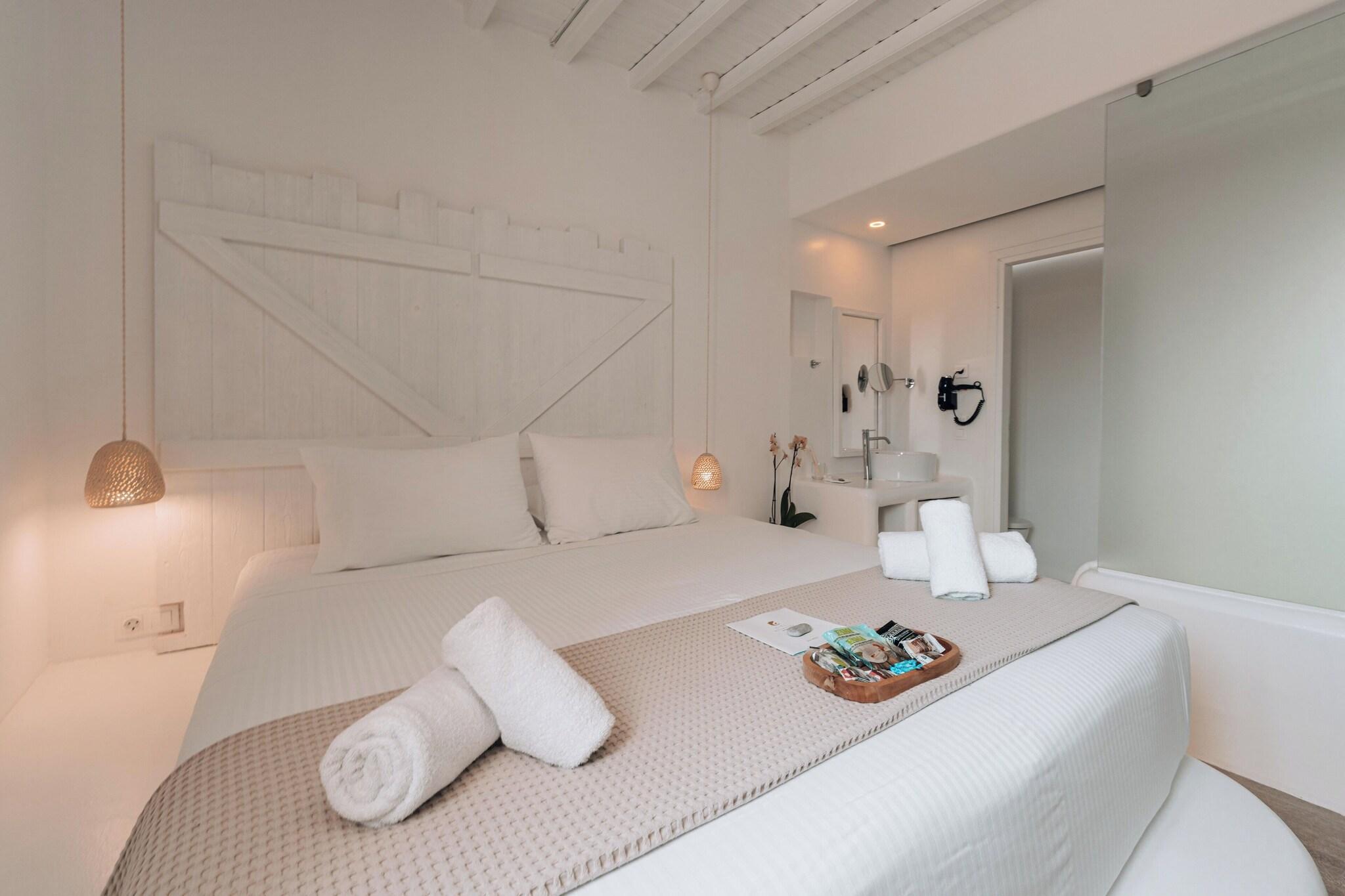 Double Deluxe Queen Bed