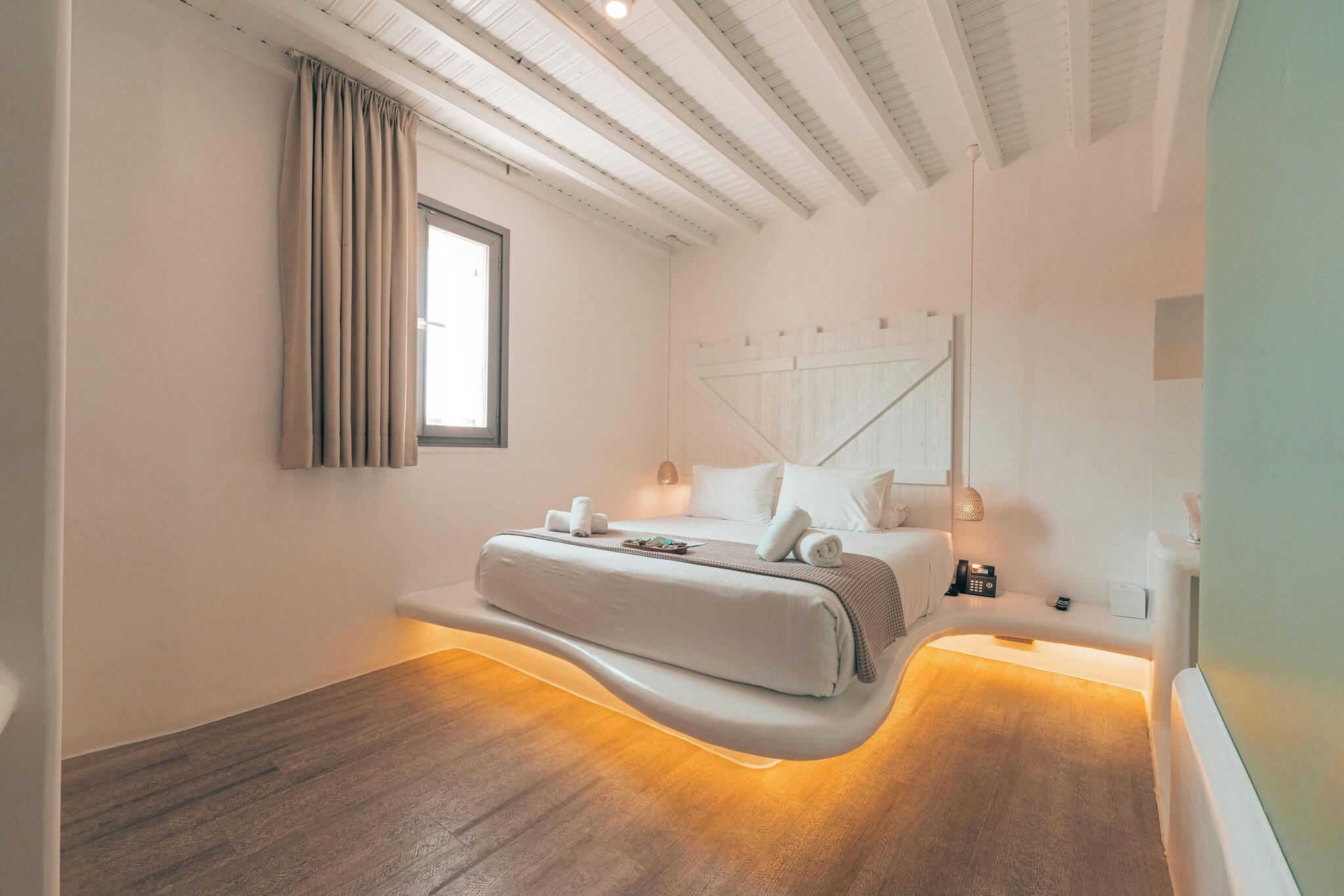 Double Deluxe Queen Bed