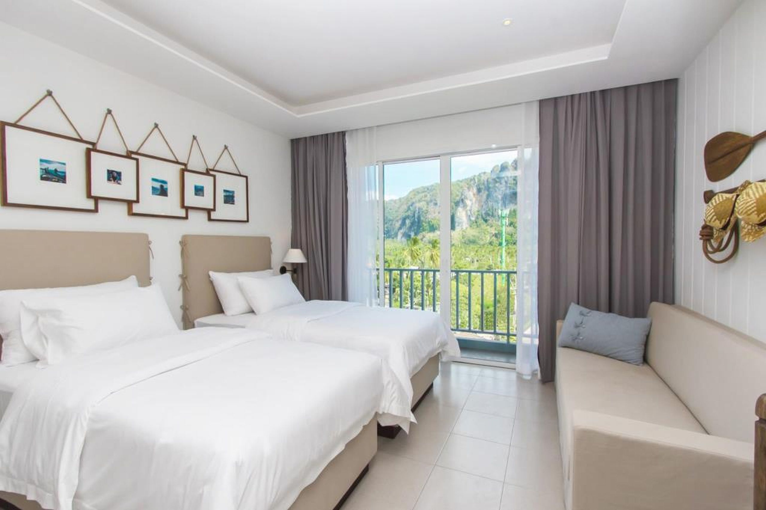 Double or Twin Deluxe Mountain View