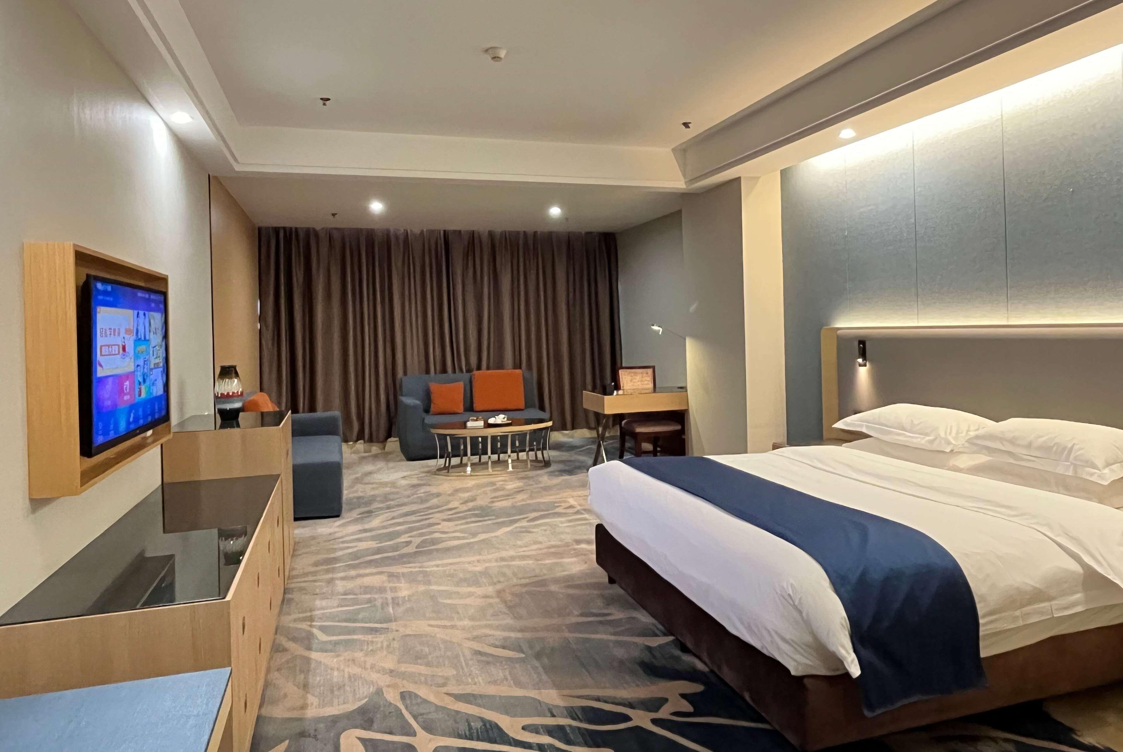 Double Business King Bed