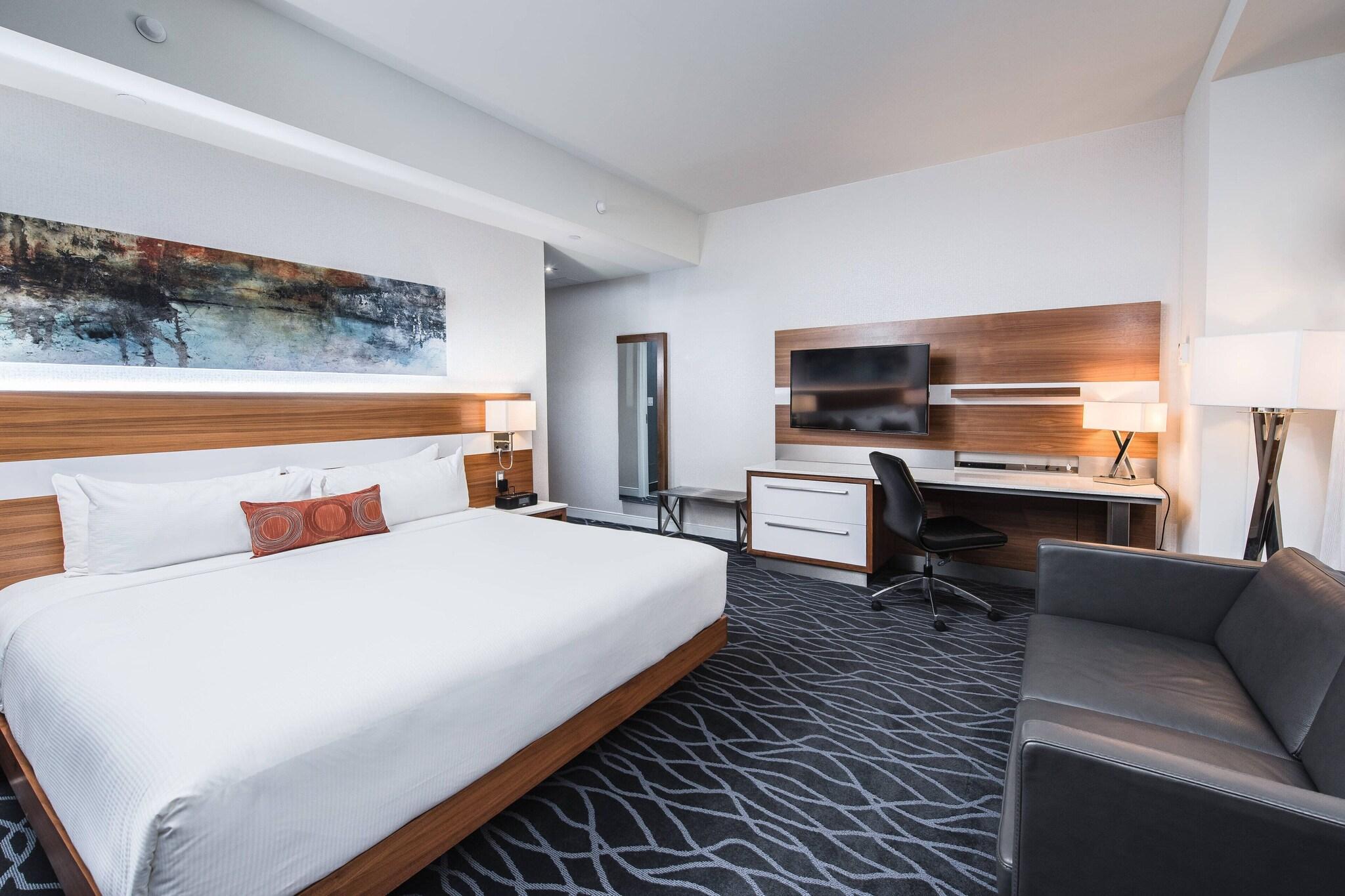 Double Deluxe King Bed