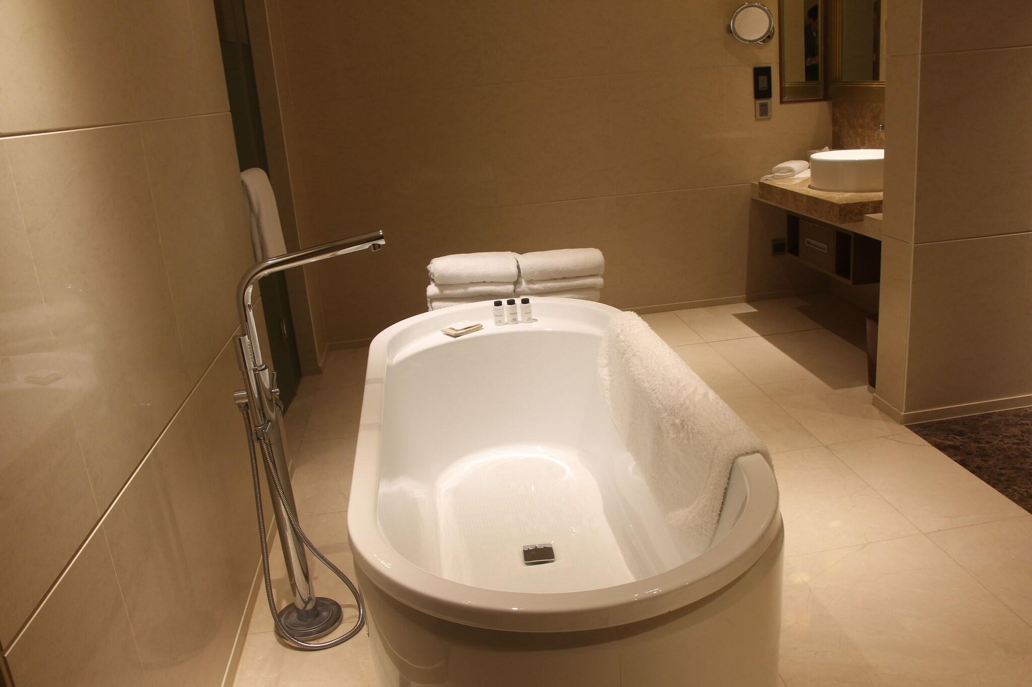 Suite King Bed Smoking