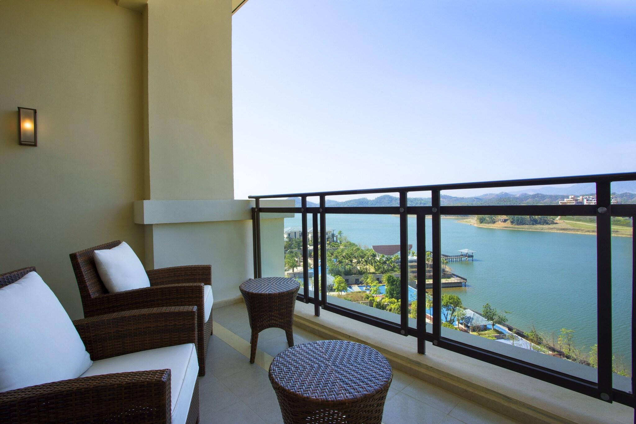 Suite King Bed Smoking