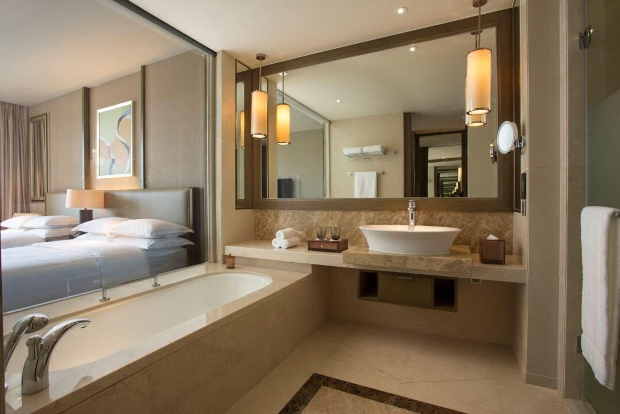 Suite King Bed Smoking