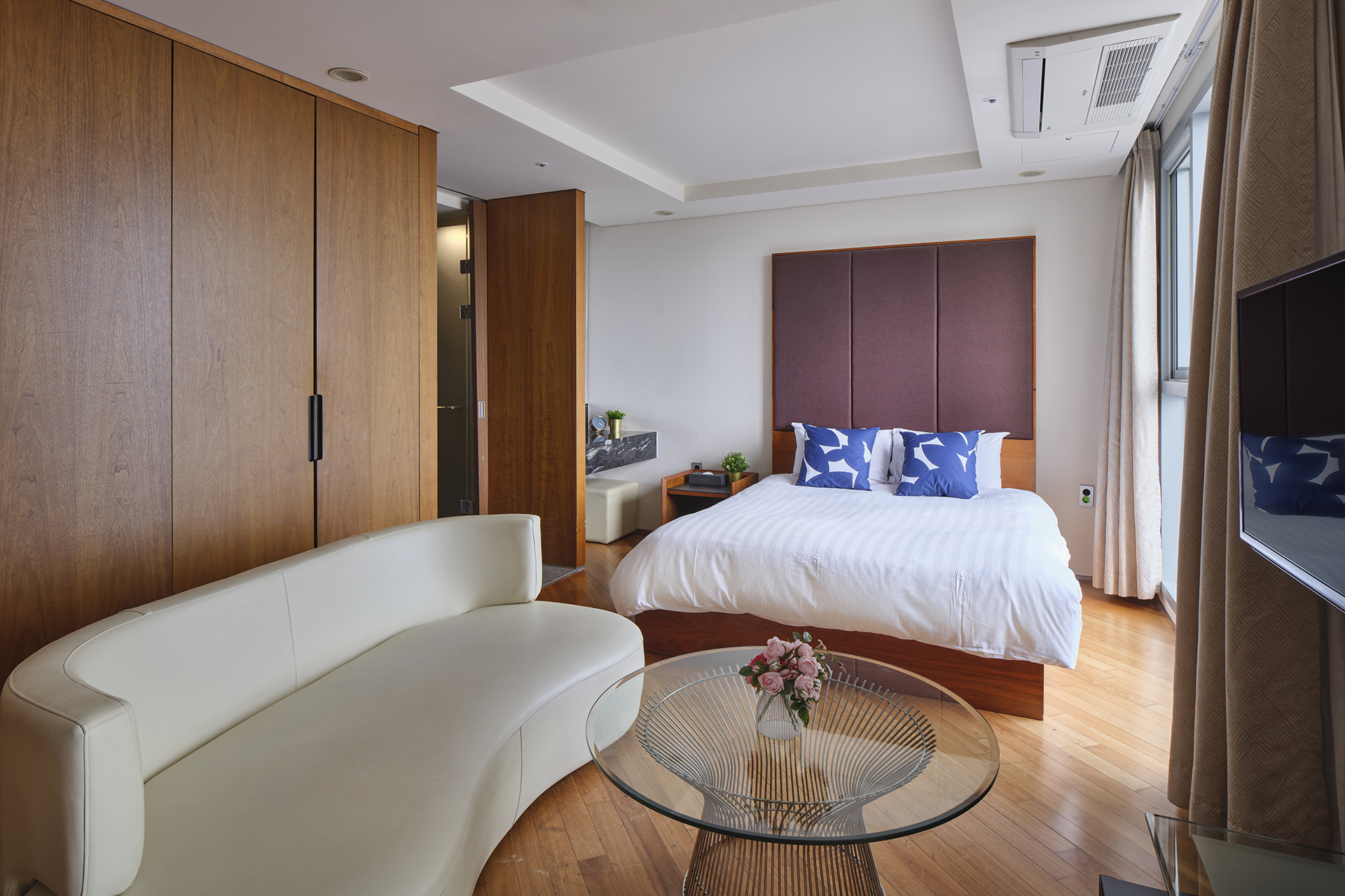 Family Room Three Beds