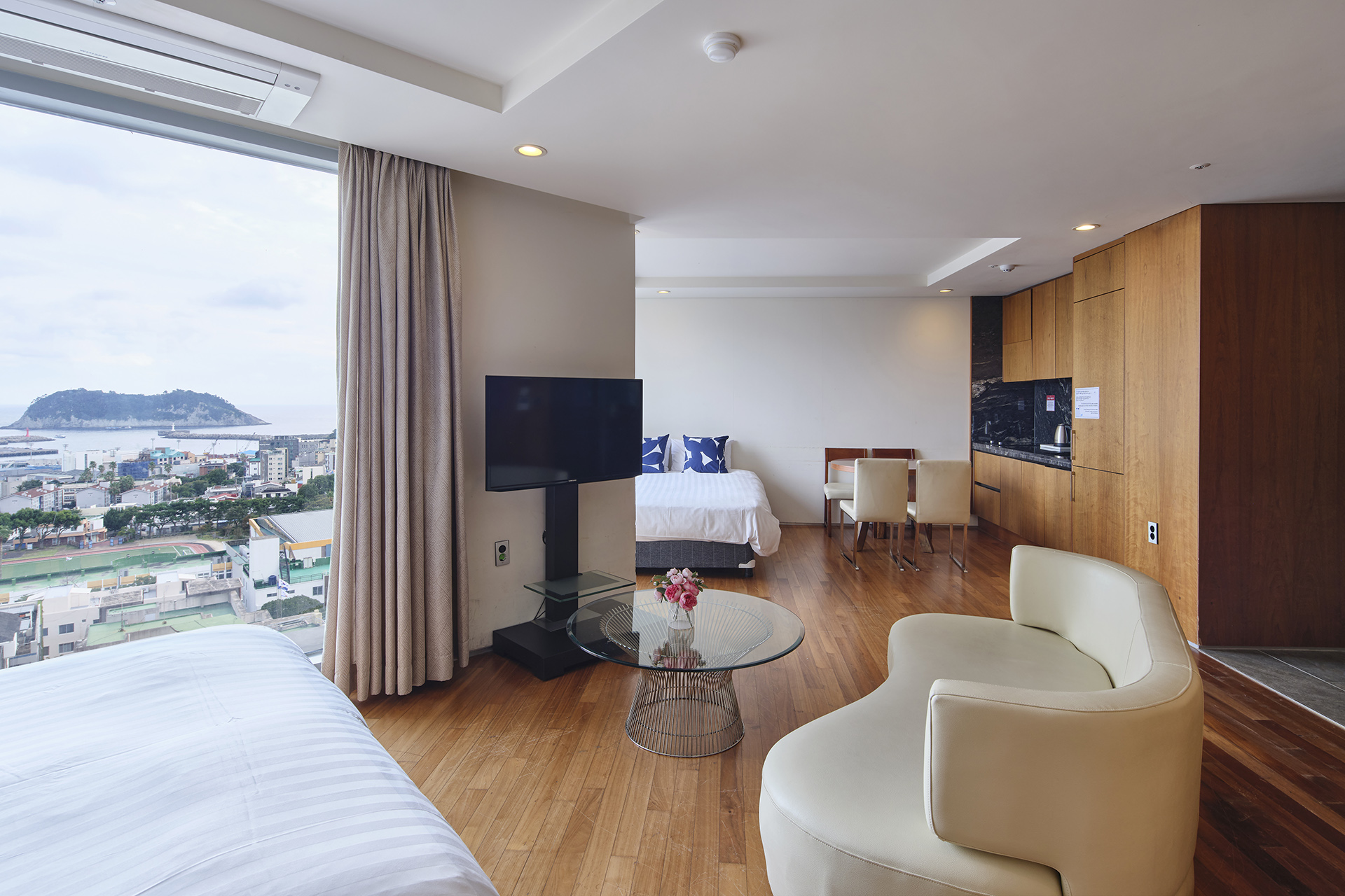 Family Room Three Beds